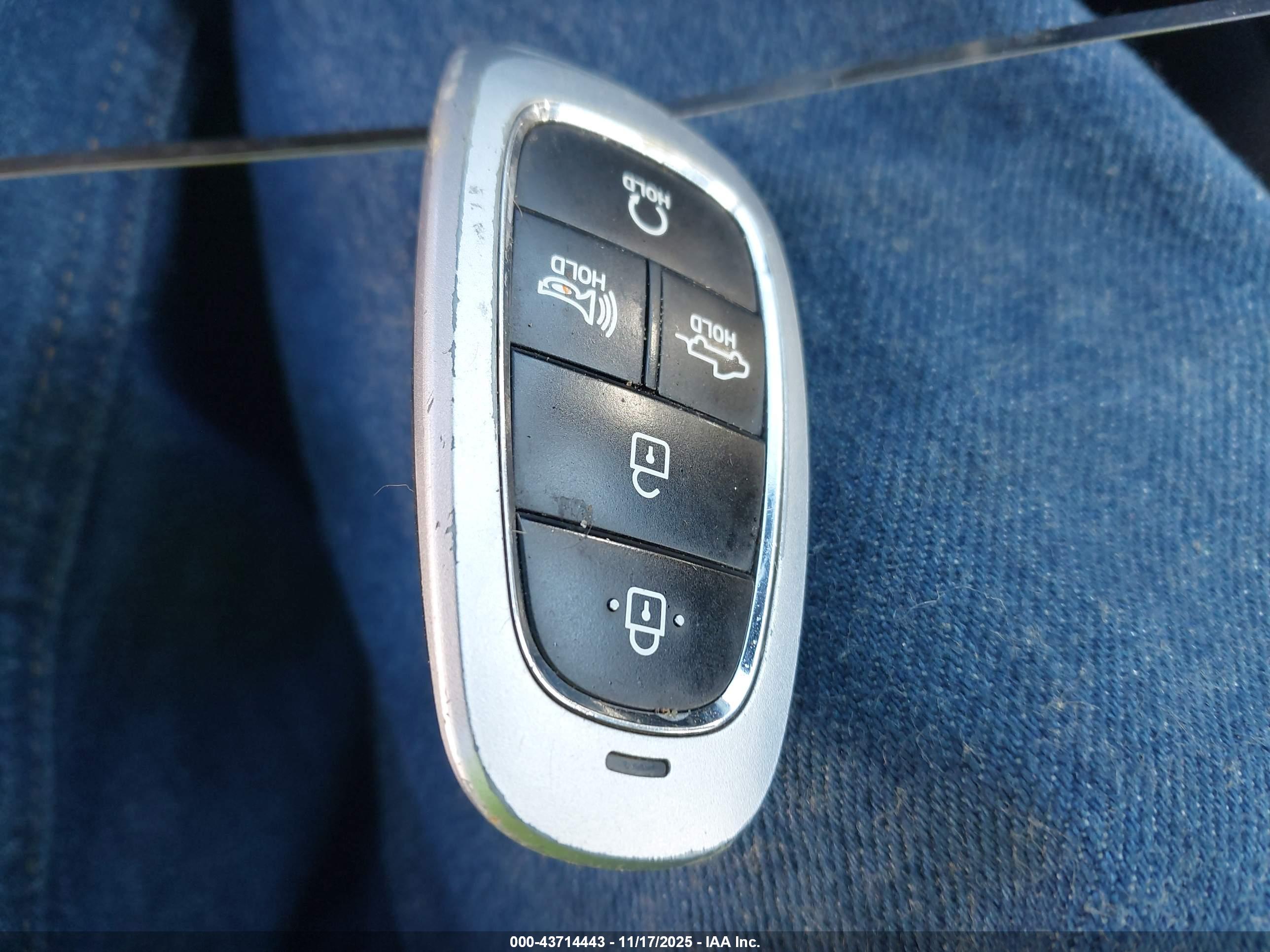 HYUNDAI SANTA image 11