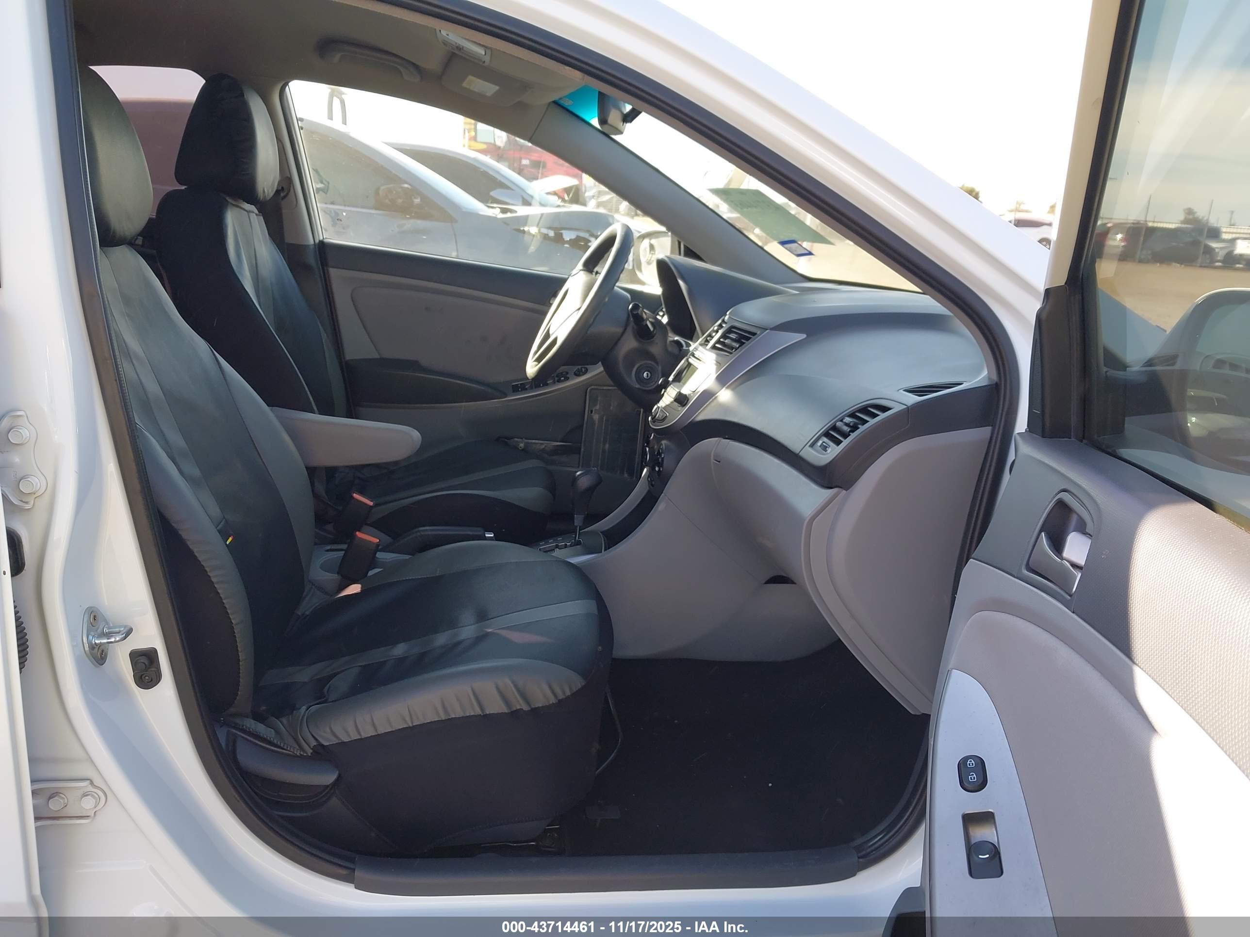 HYUNDAI ACCENT image 5