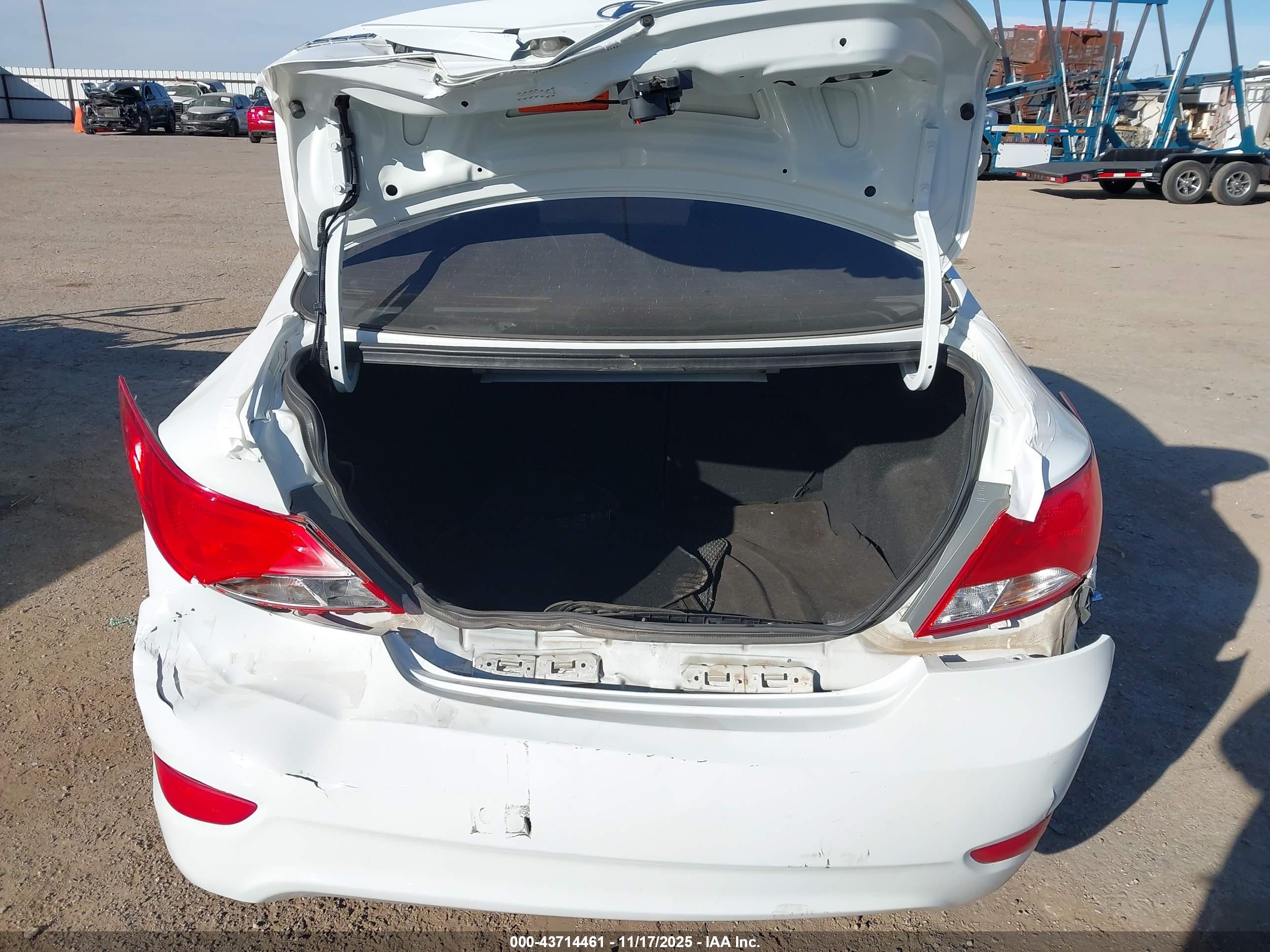 HYUNDAI ACCENT image 6