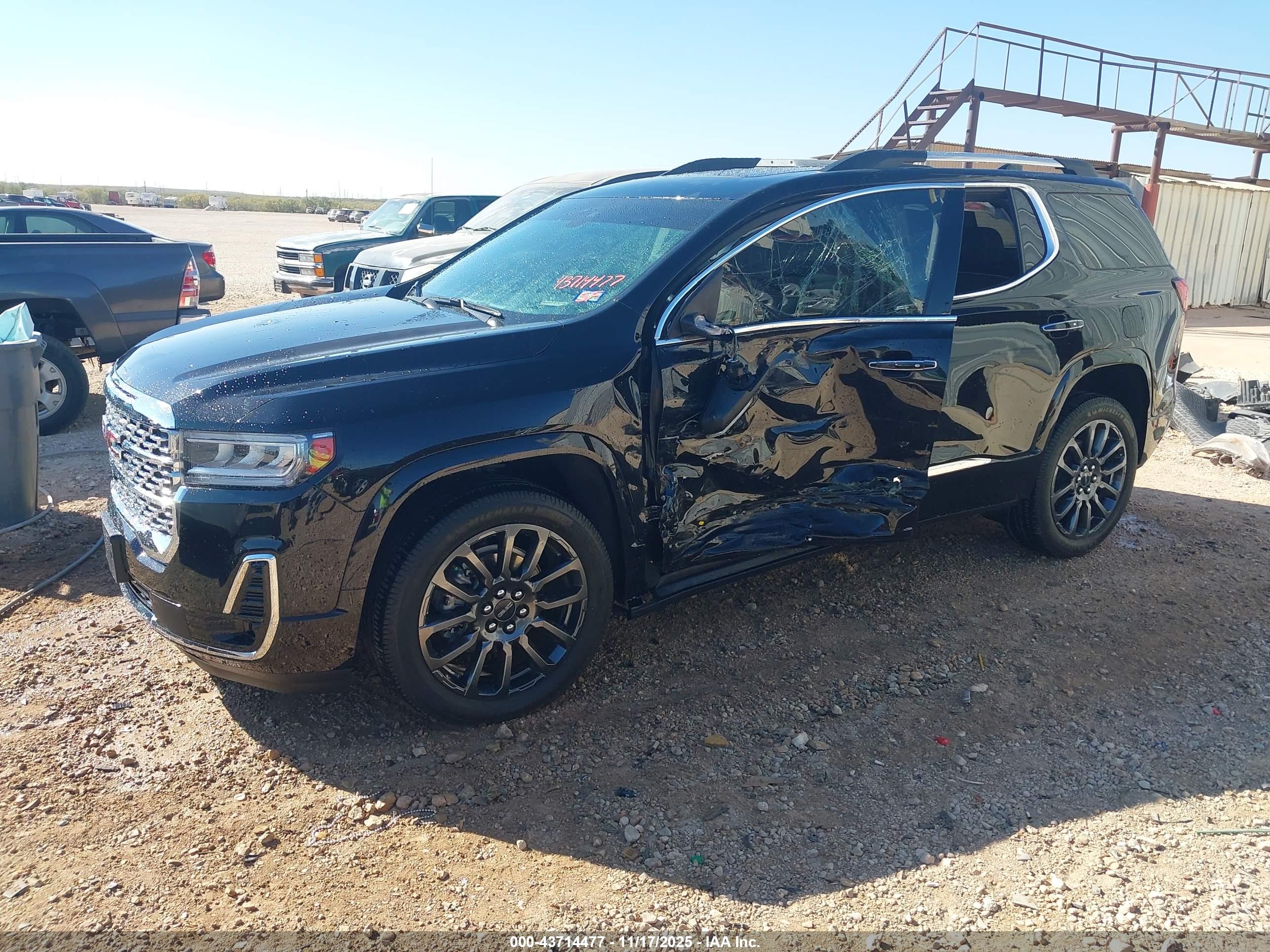 GMC ACADIA image 2