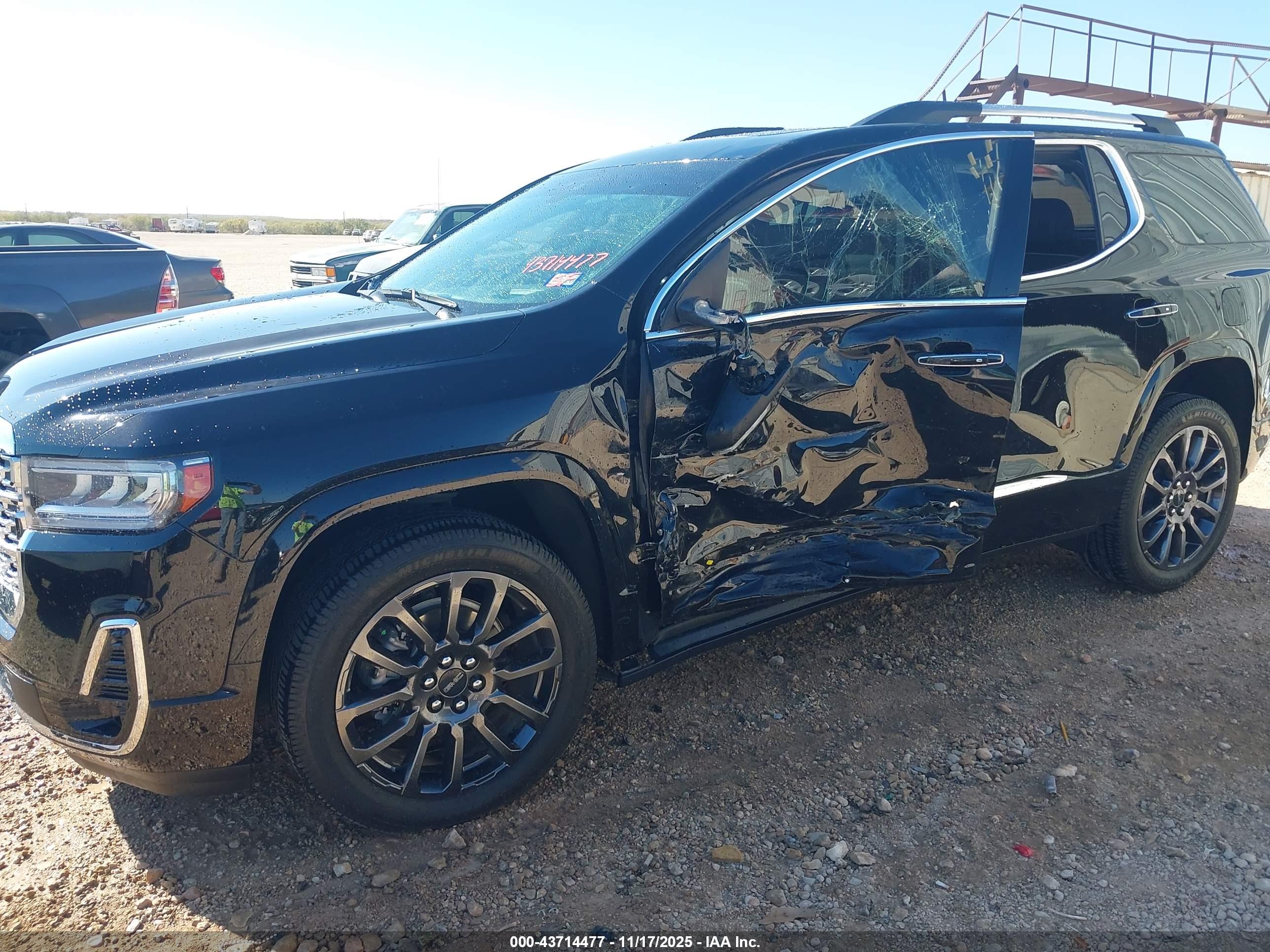 GMC ACADIA image 6