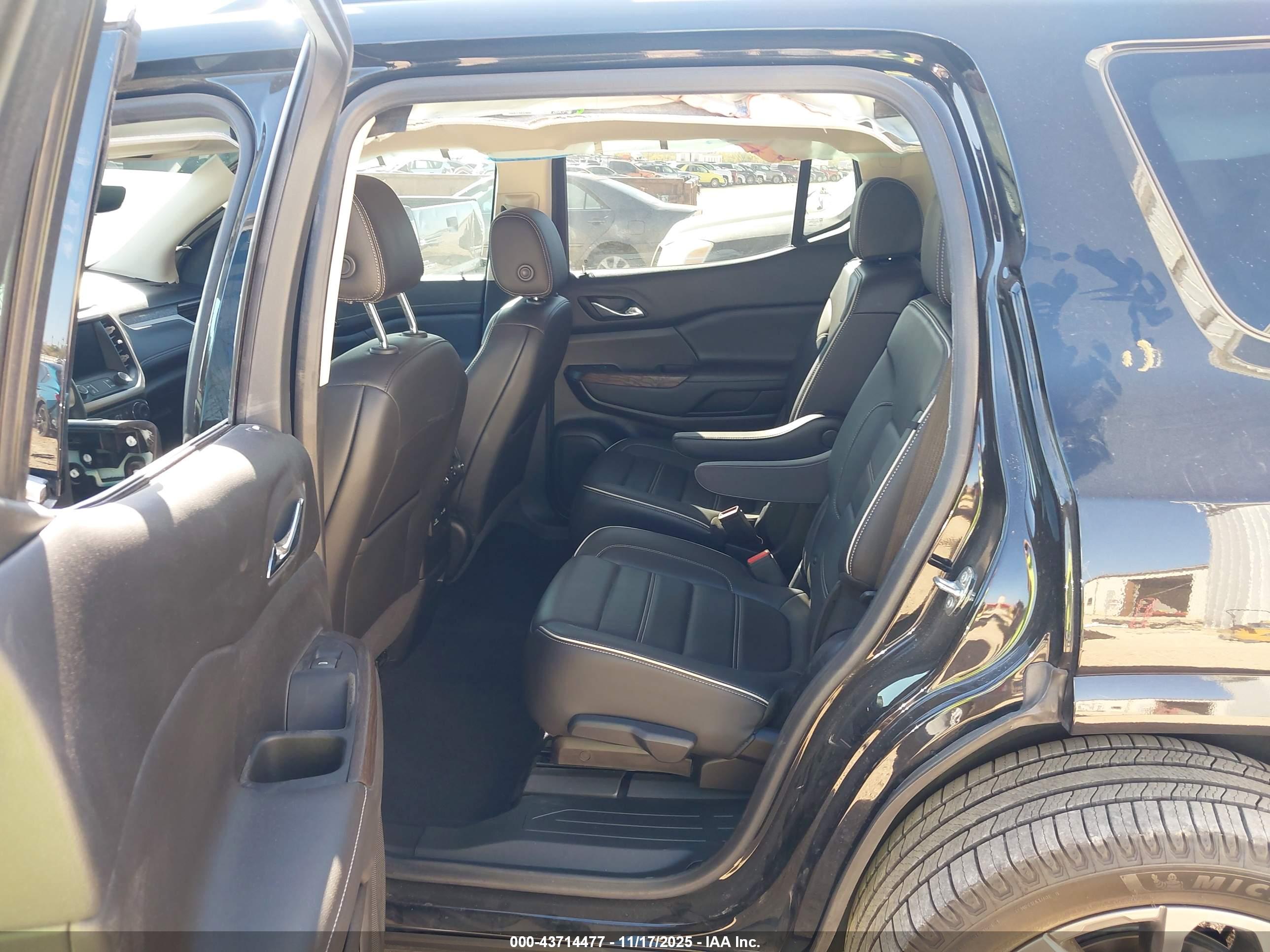 GMC ACADIA image 8