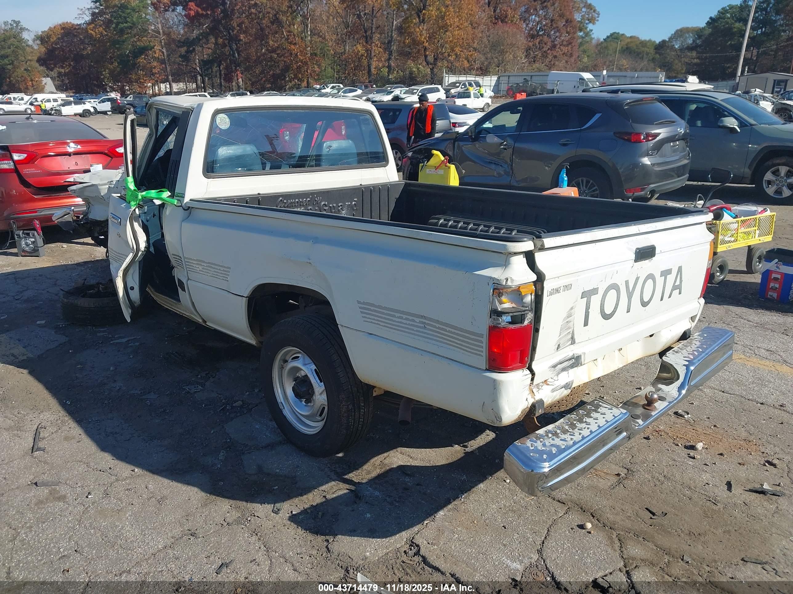 TOYOTA PICKUP image 3