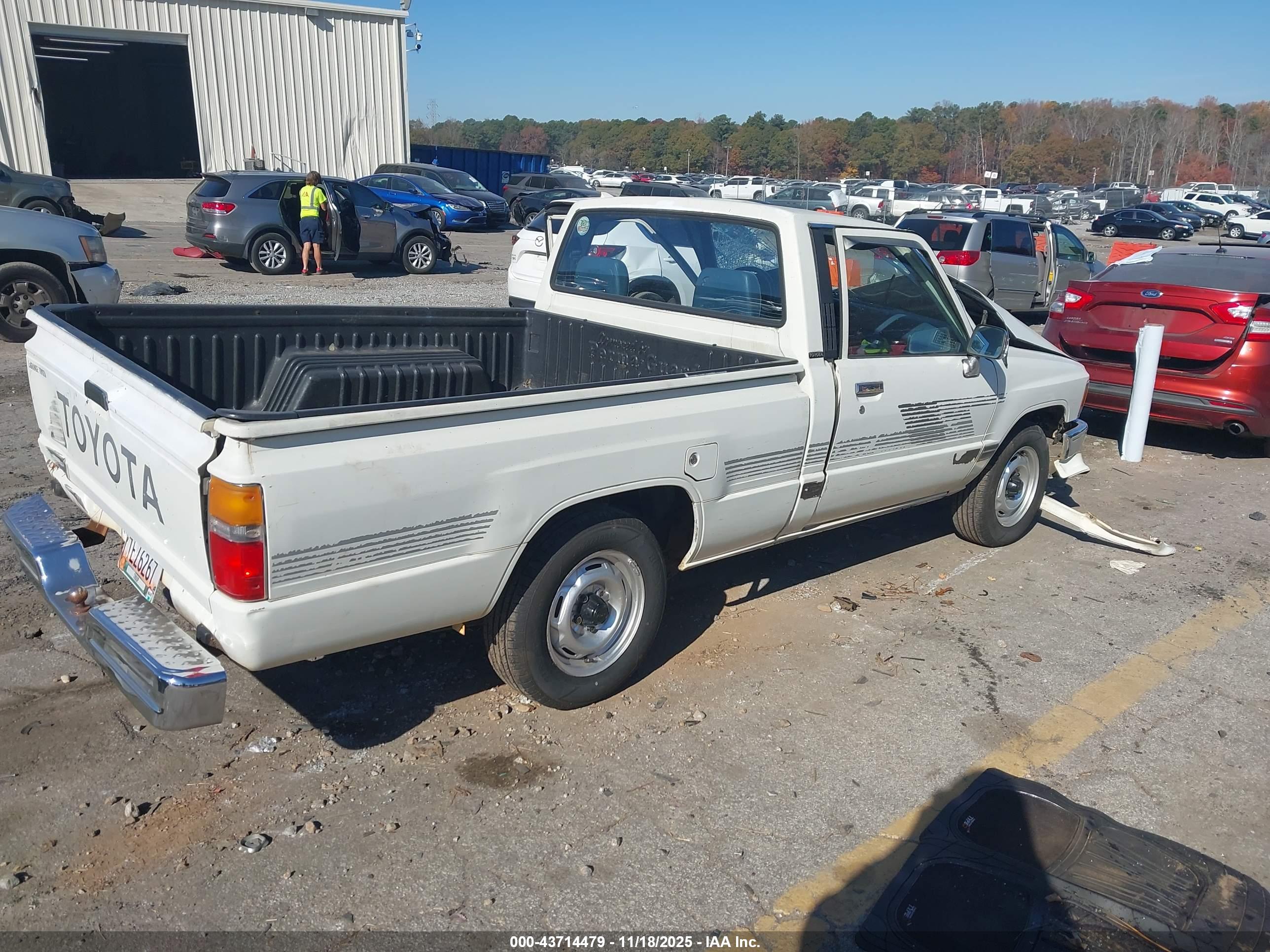 TOYOTA PICKUP image 4
