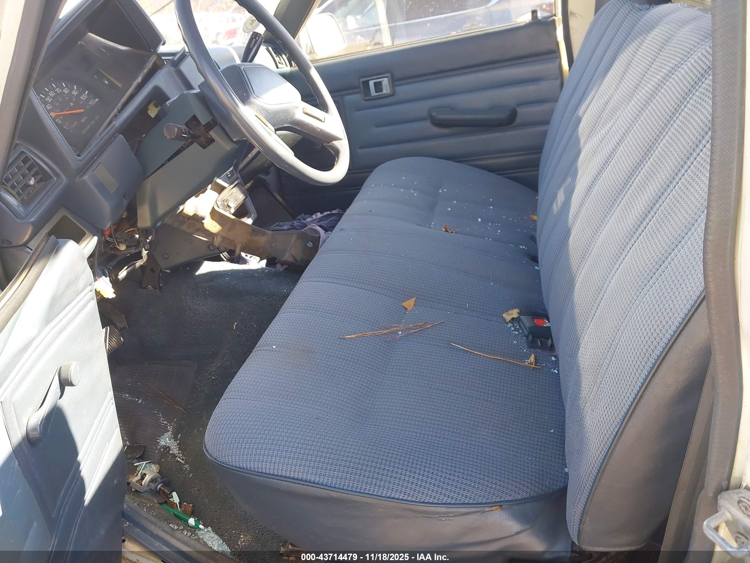 TOYOTA PICKUP image 8