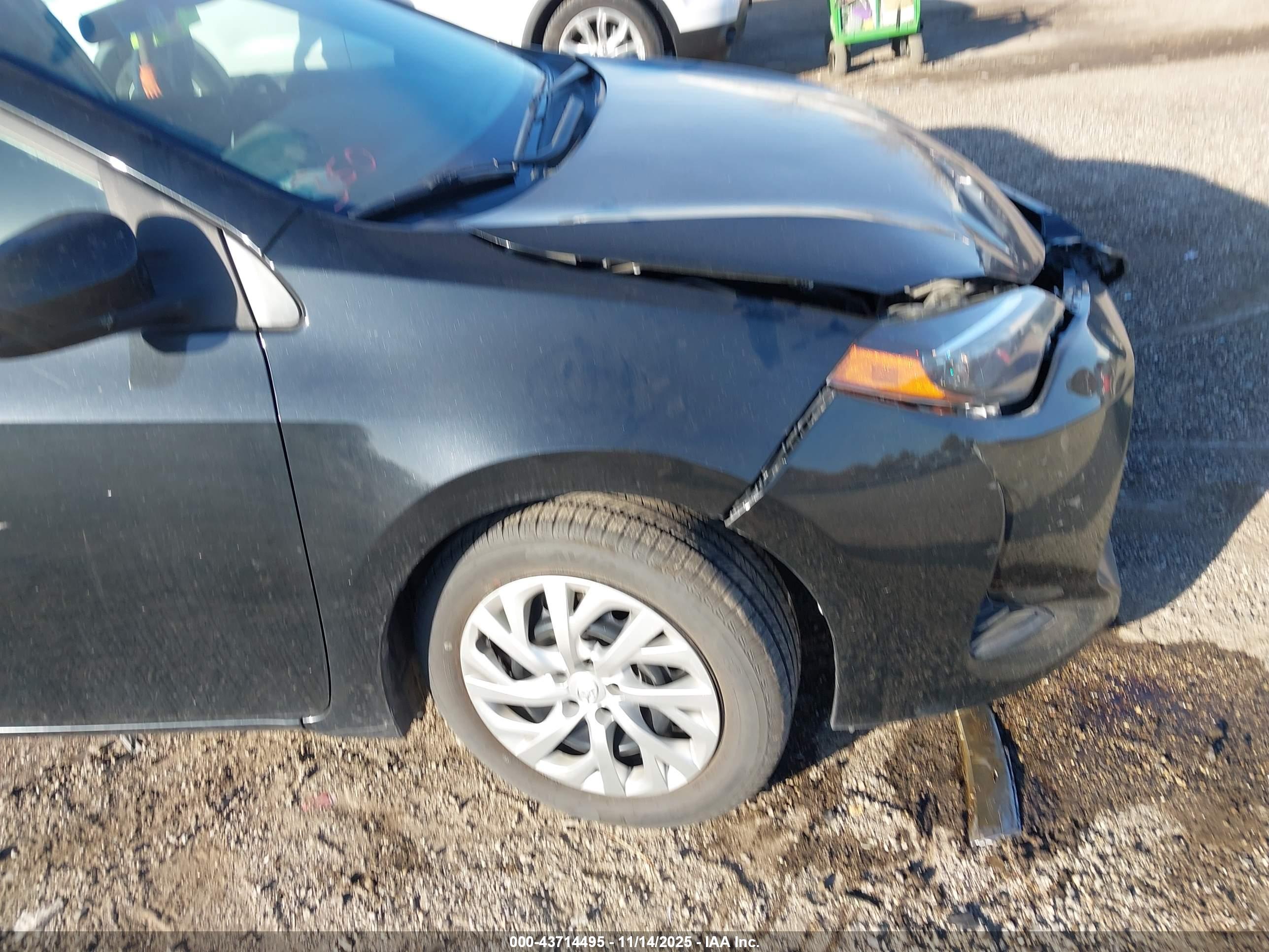 TOYOTA COROLLA image 6