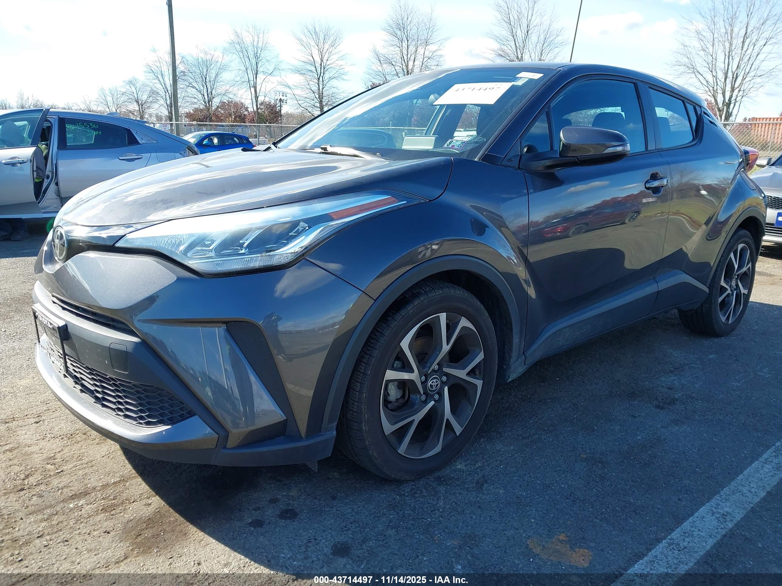 TOYOTA C-HR image 2