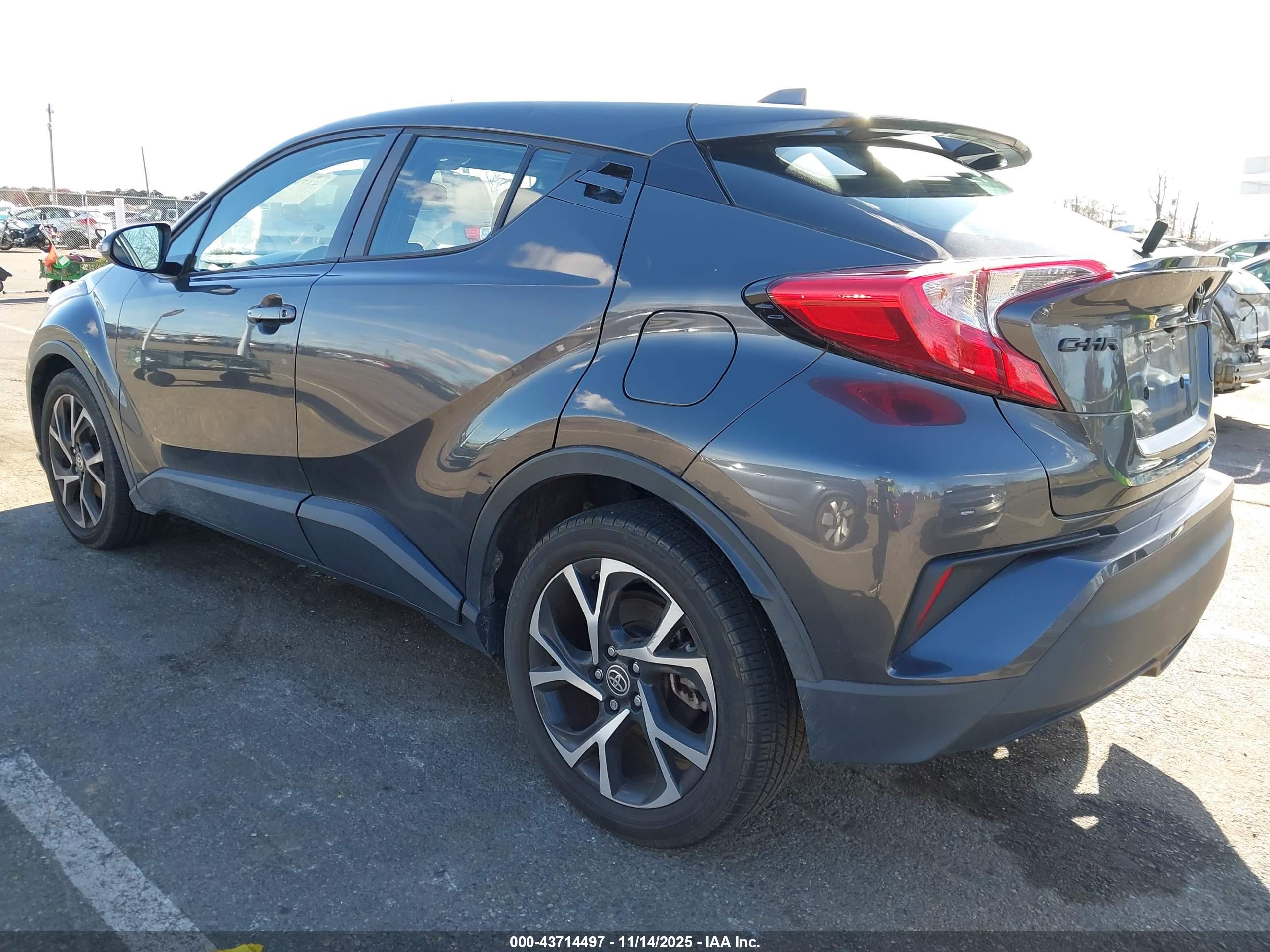 TOYOTA C-HR image 3