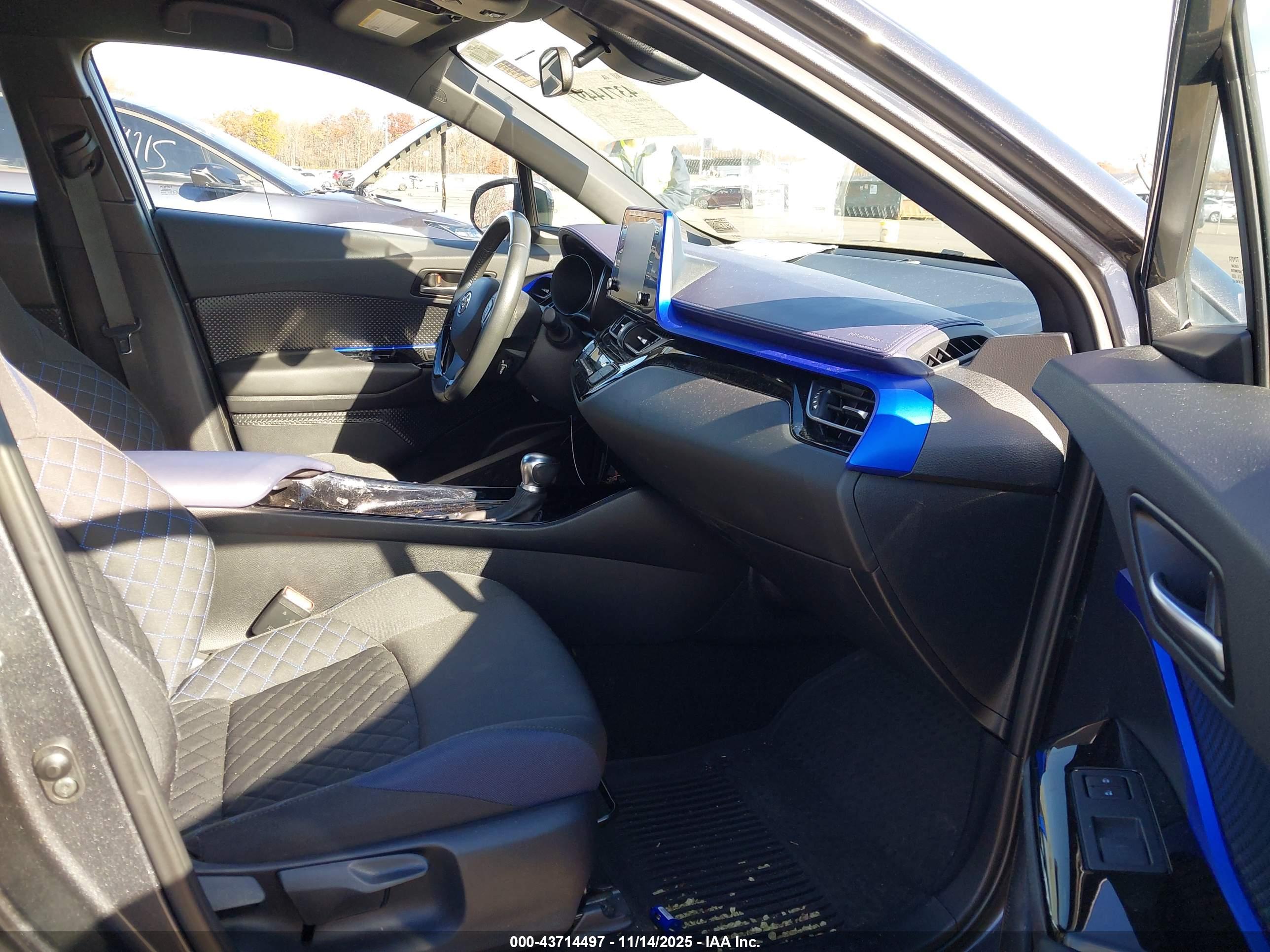 TOYOTA C-HR image 5