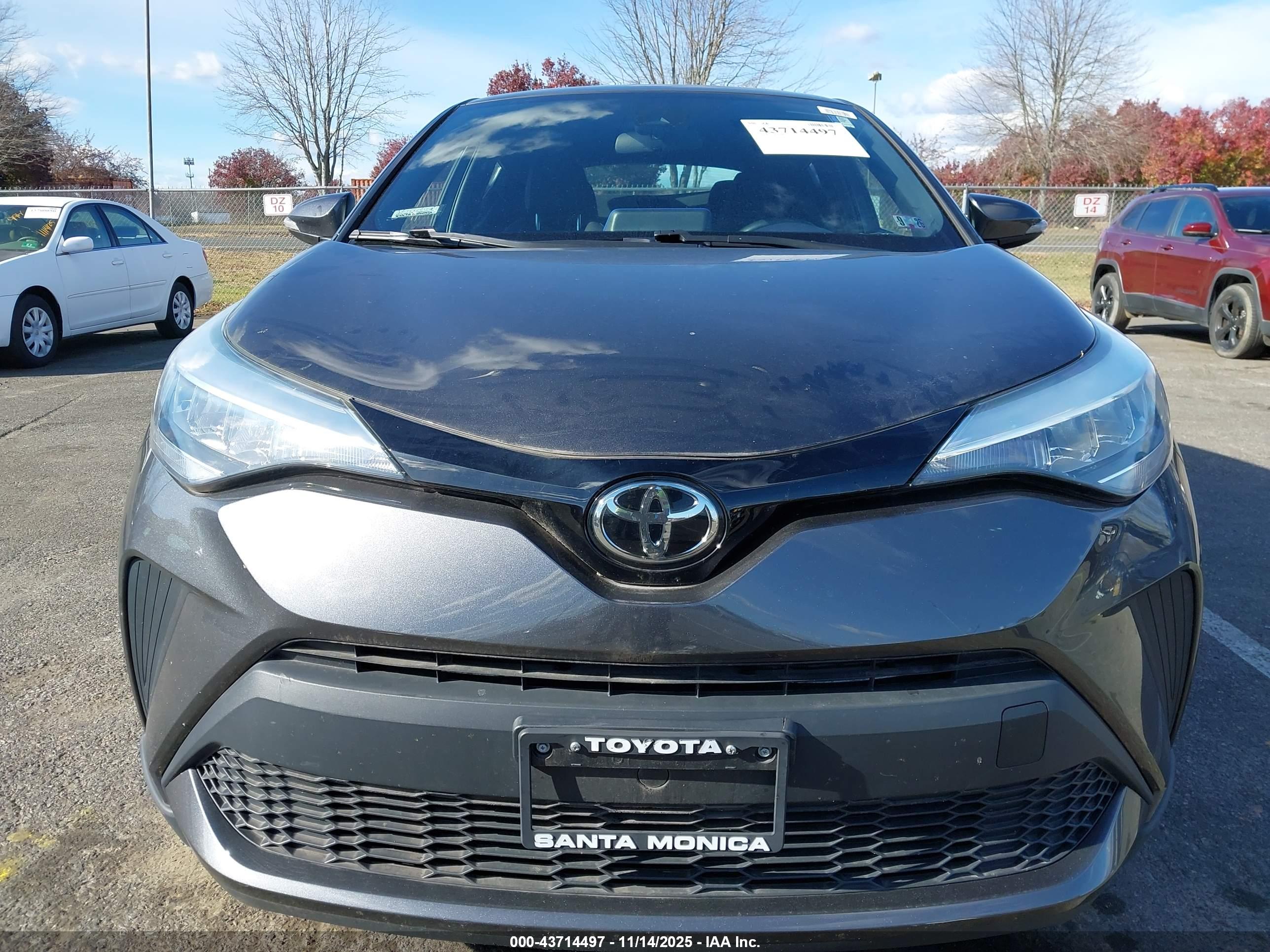 TOYOTA C-HR image 6