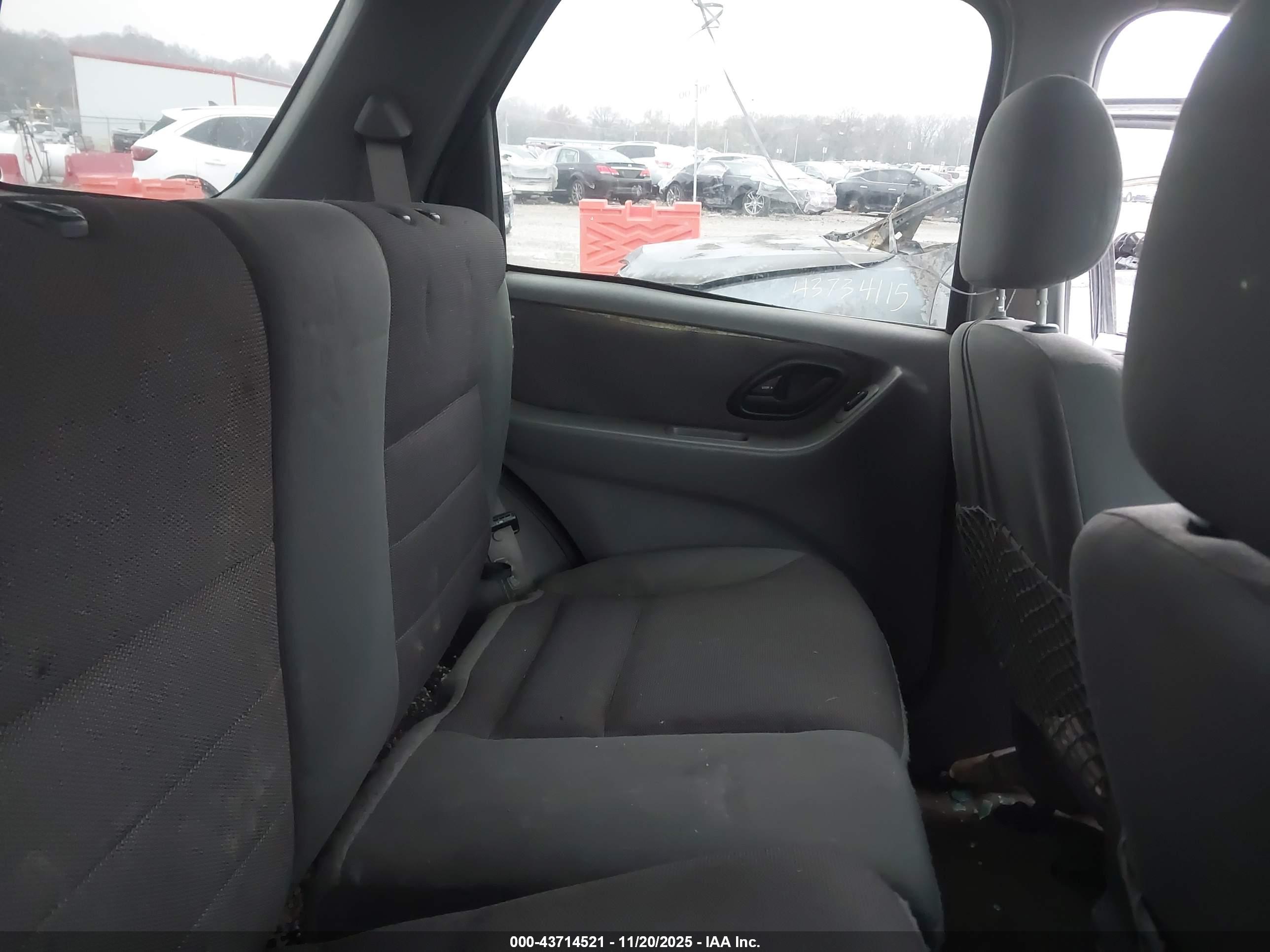 FORD ESCAPE image 8