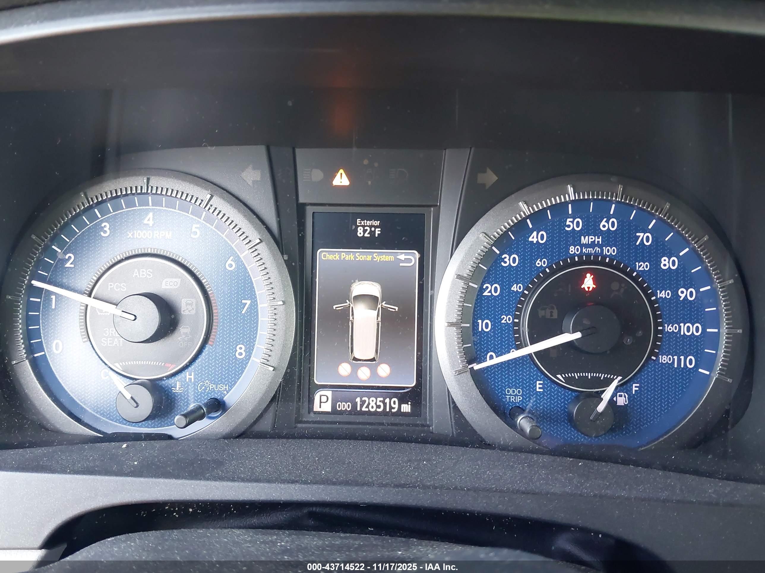 TOYOTA SIENNA image 7