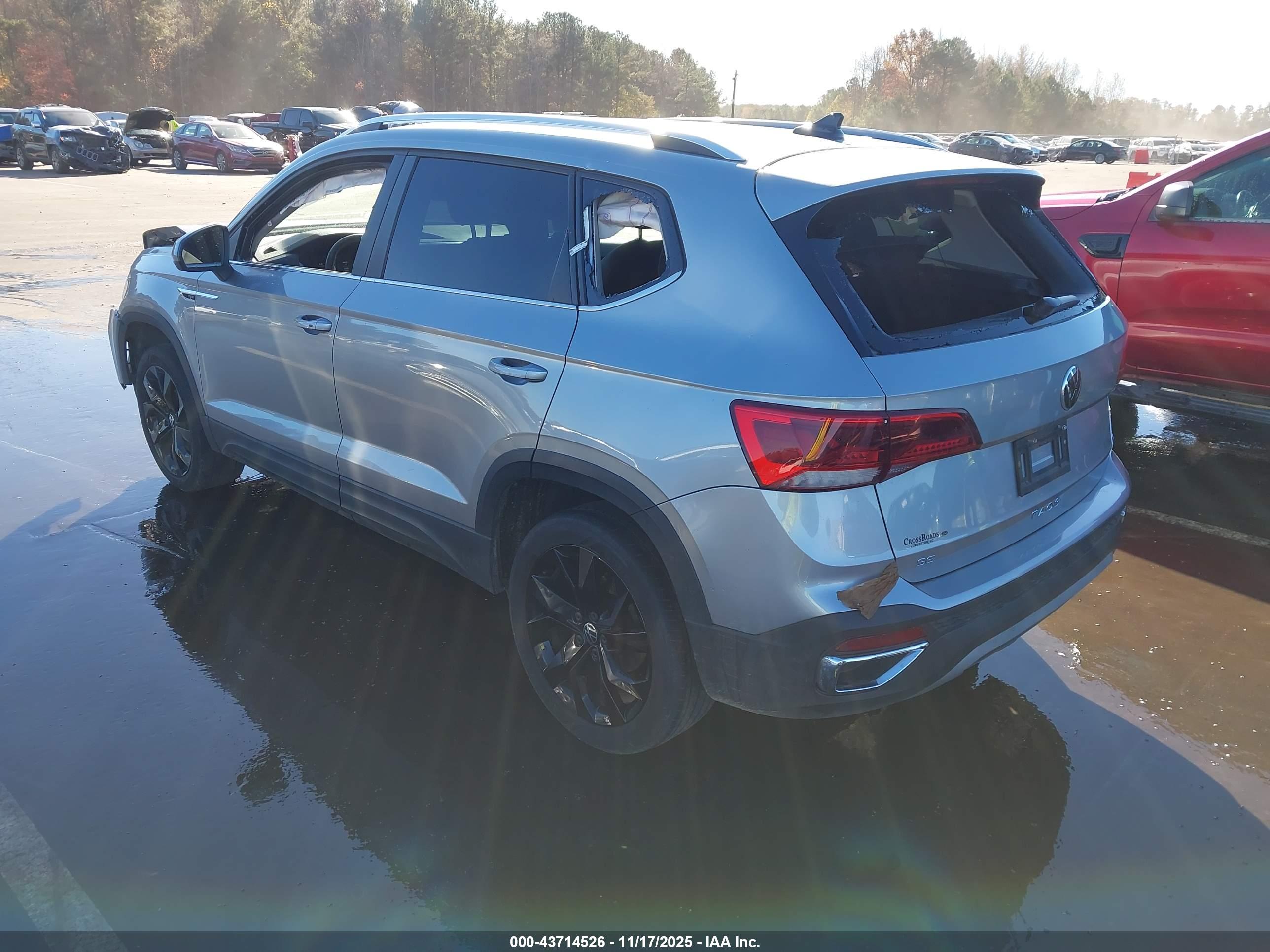 VOLKSWAGEN TAOS image 3