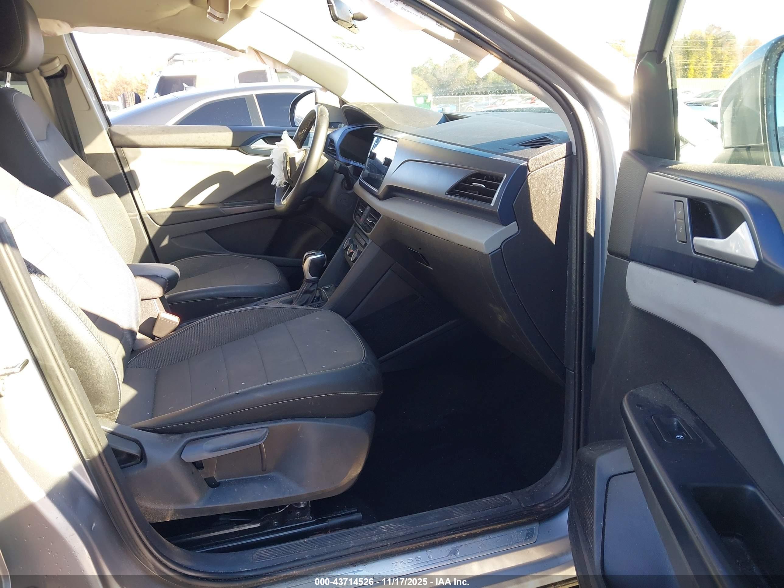 VOLKSWAGEN TAOS image 5