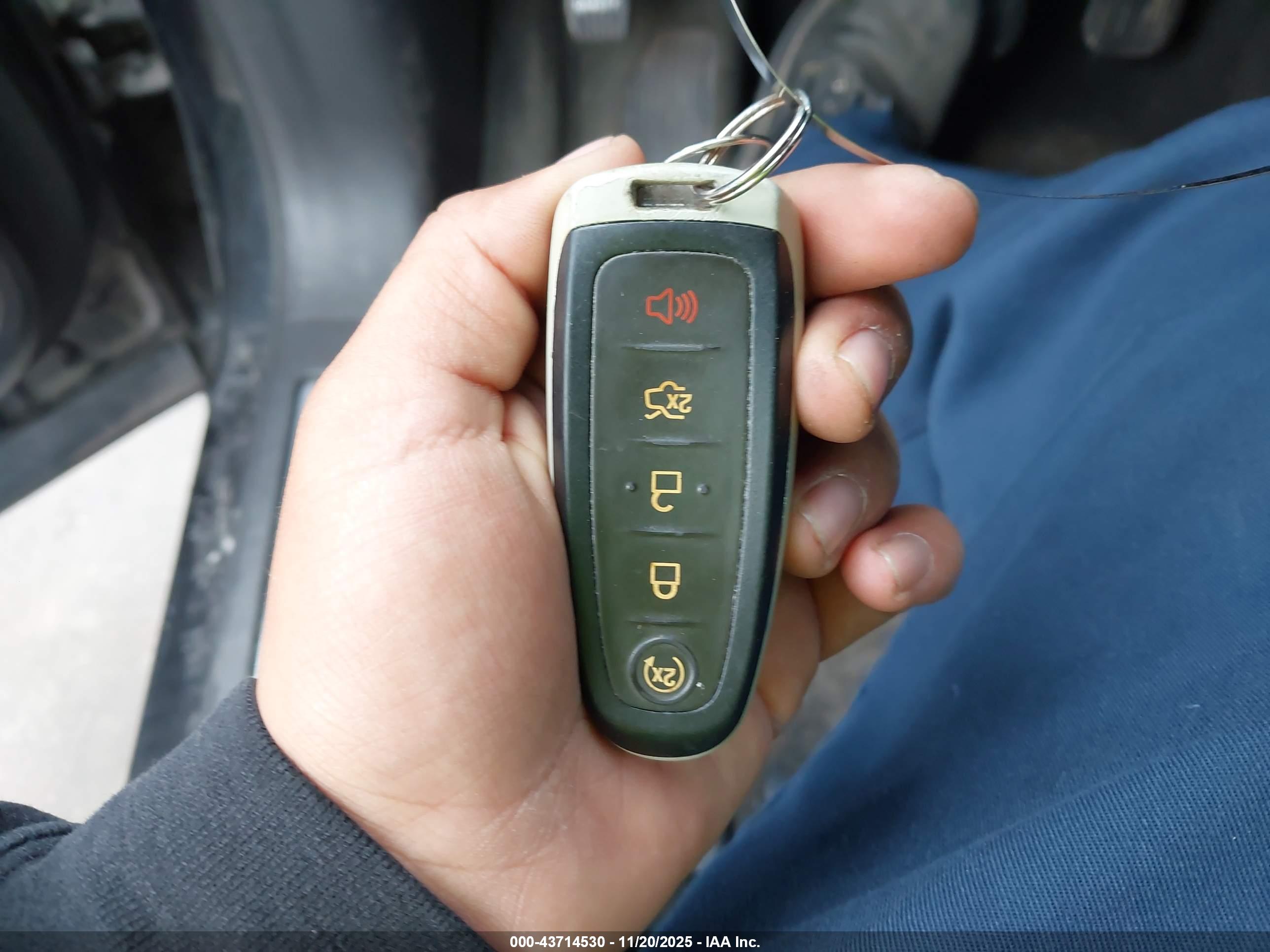 FORD TAURUS image 11