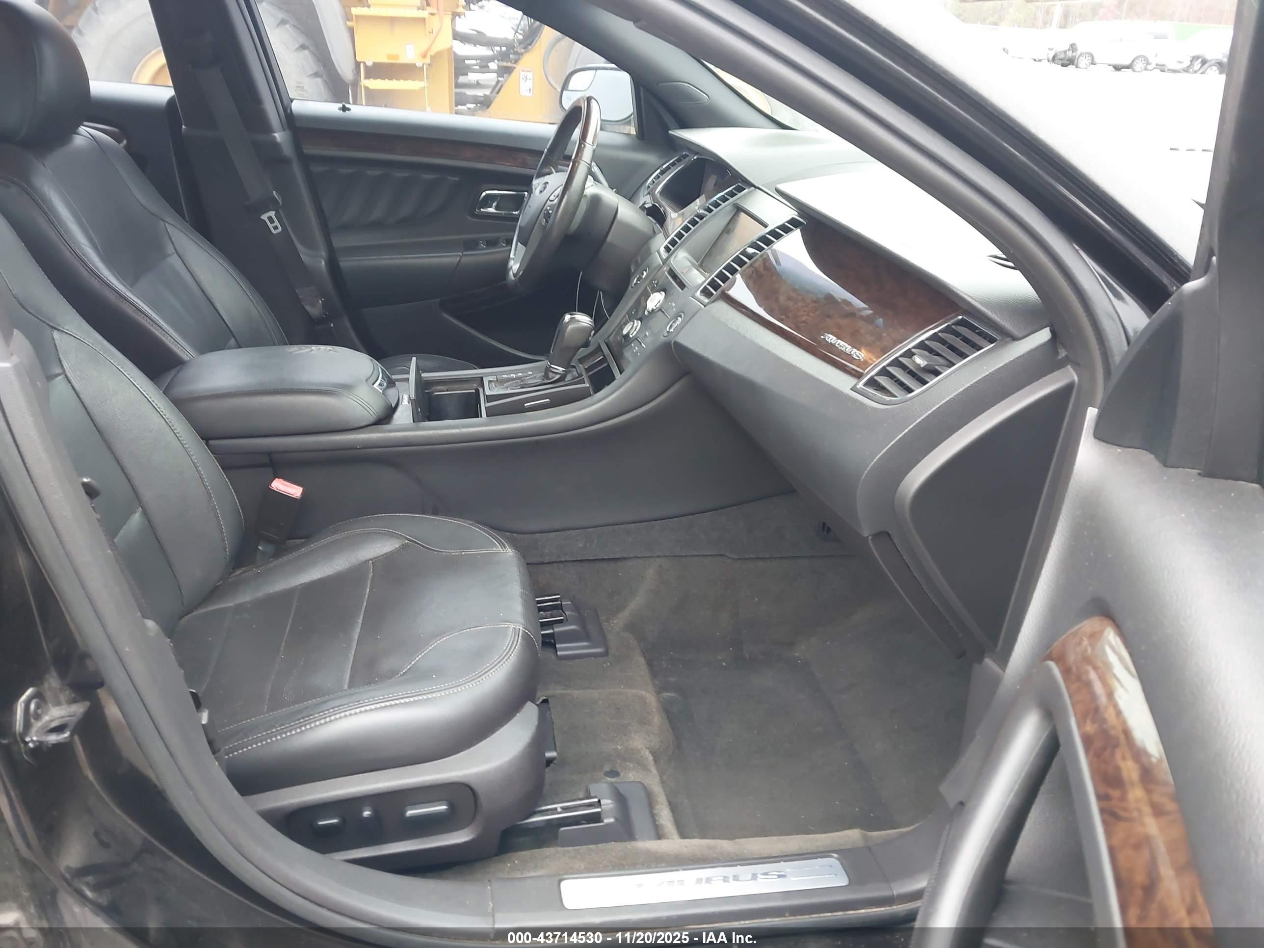FORD TAURUS image 5