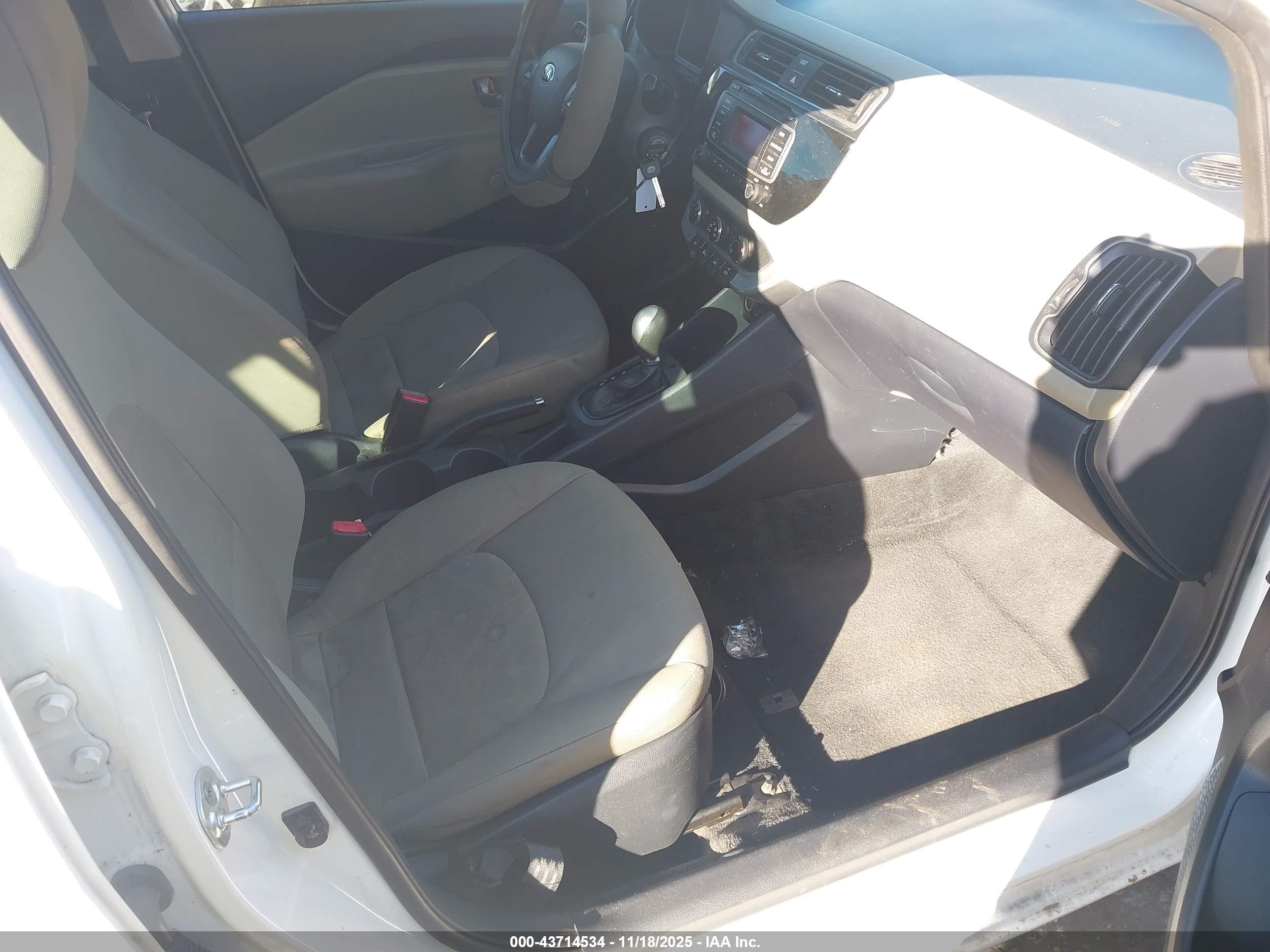 KIA RIO image 5