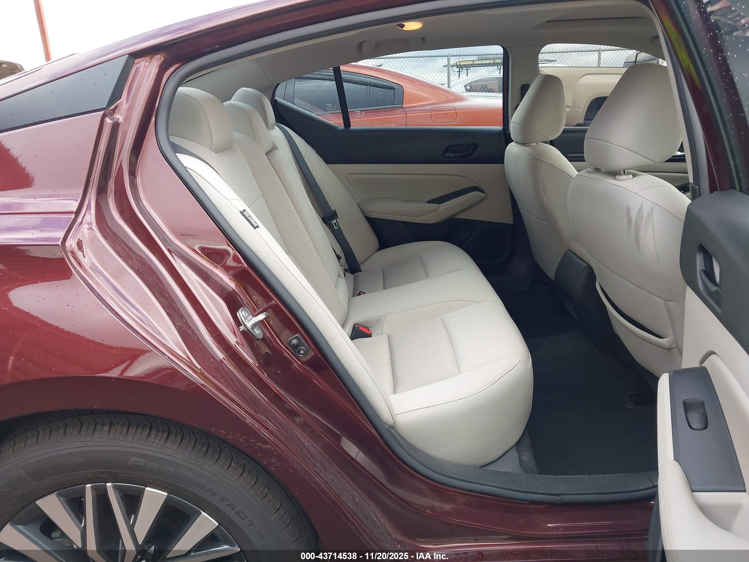 NISSAN ALTIMA image 8