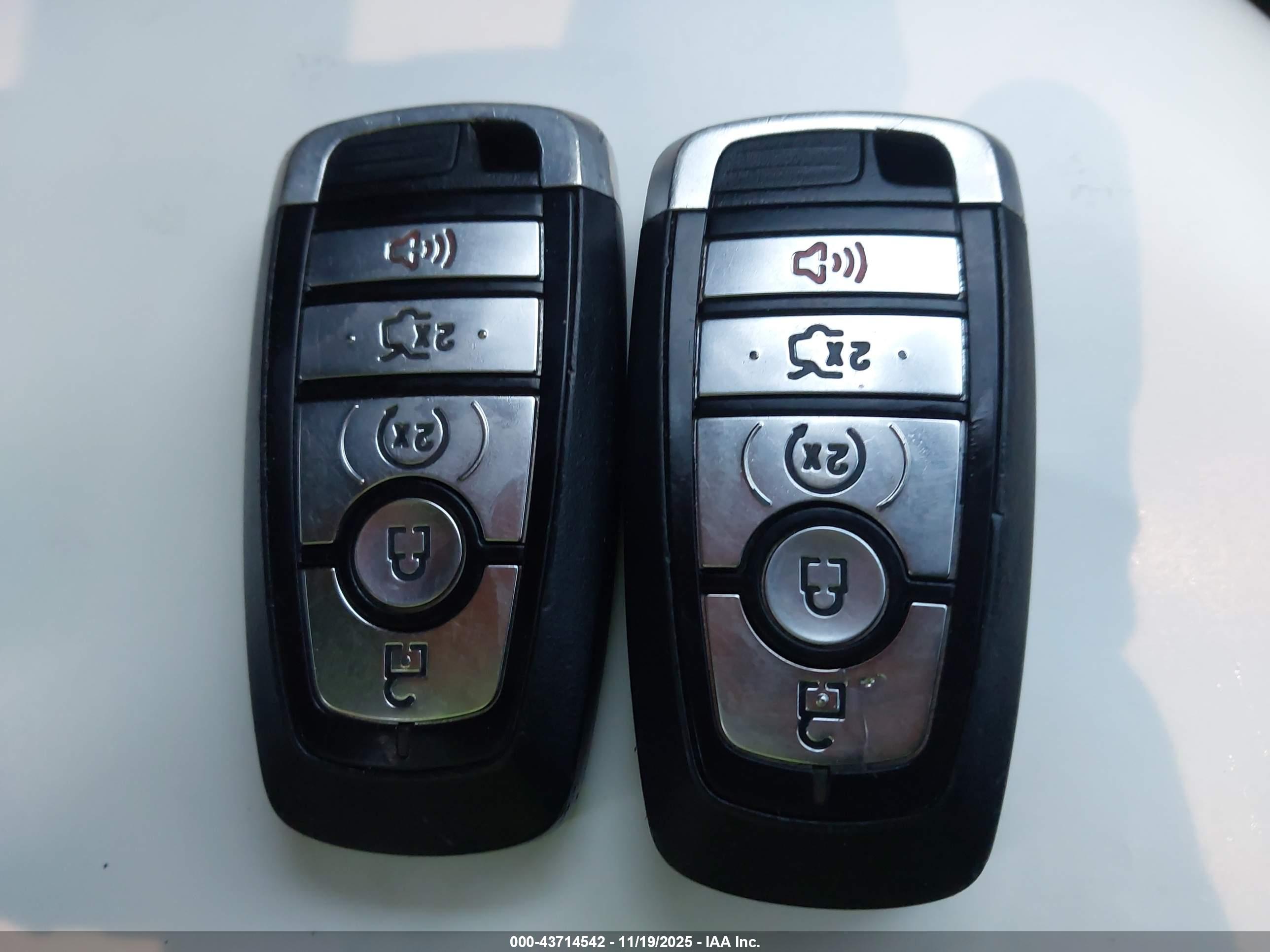 FORD FUSION image 11