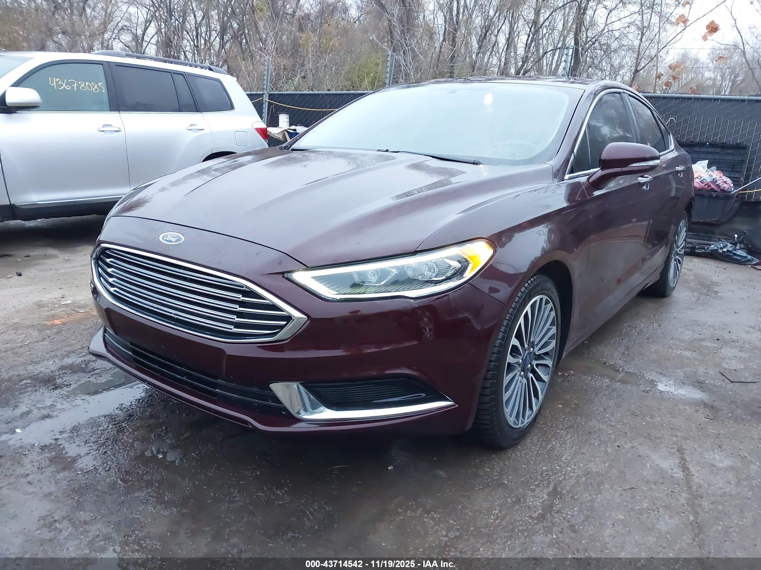 FORD FUSION image 2