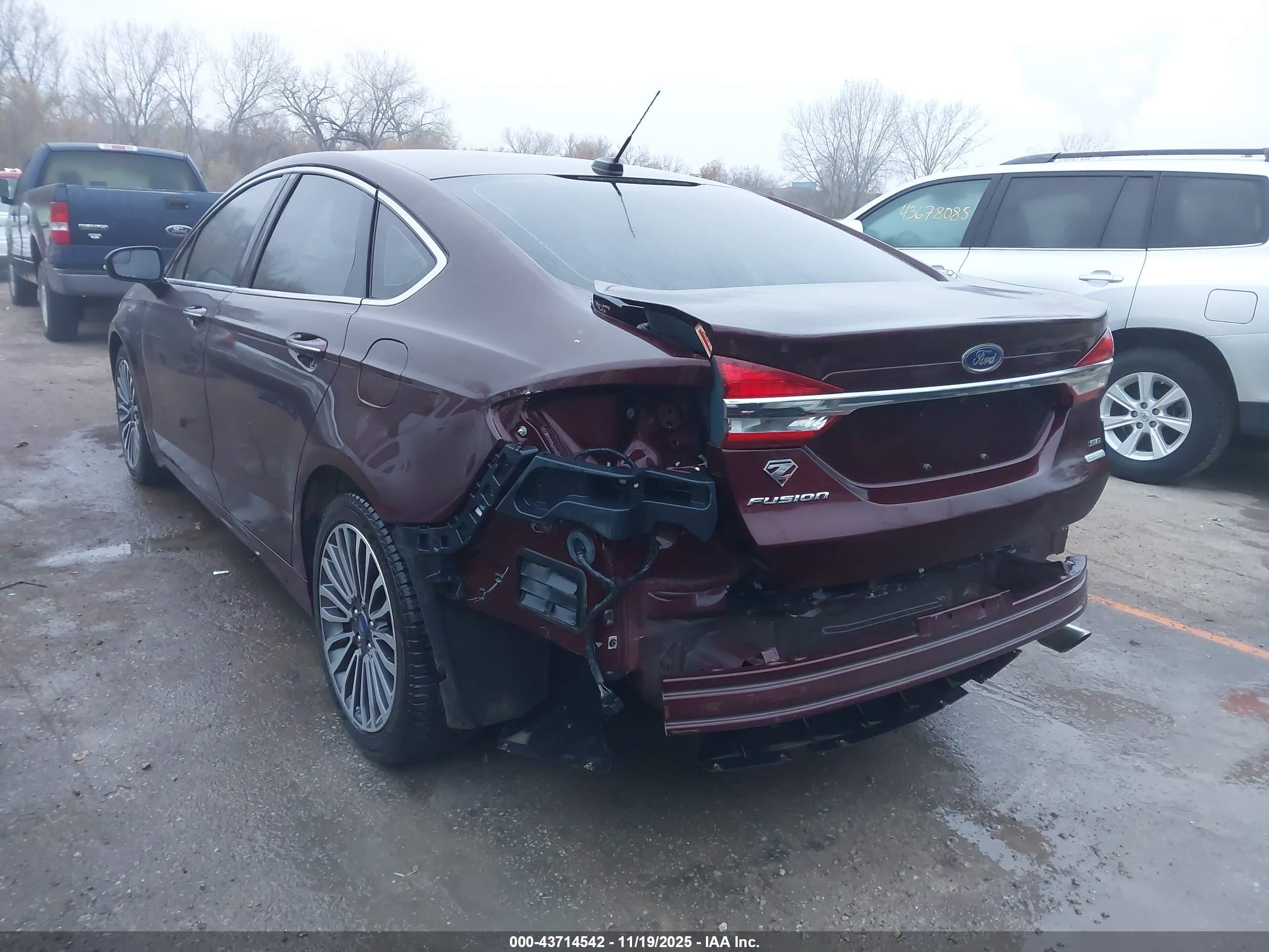 FORD FUSION image 3
