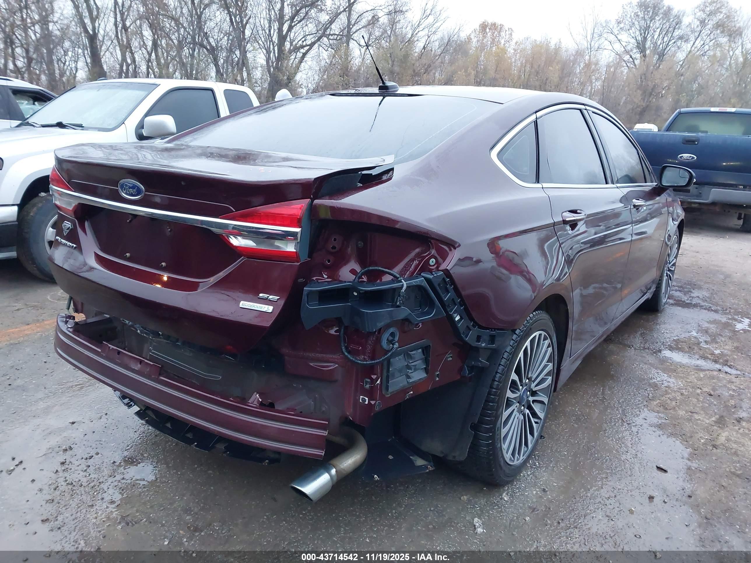 FORD FUSION image 4