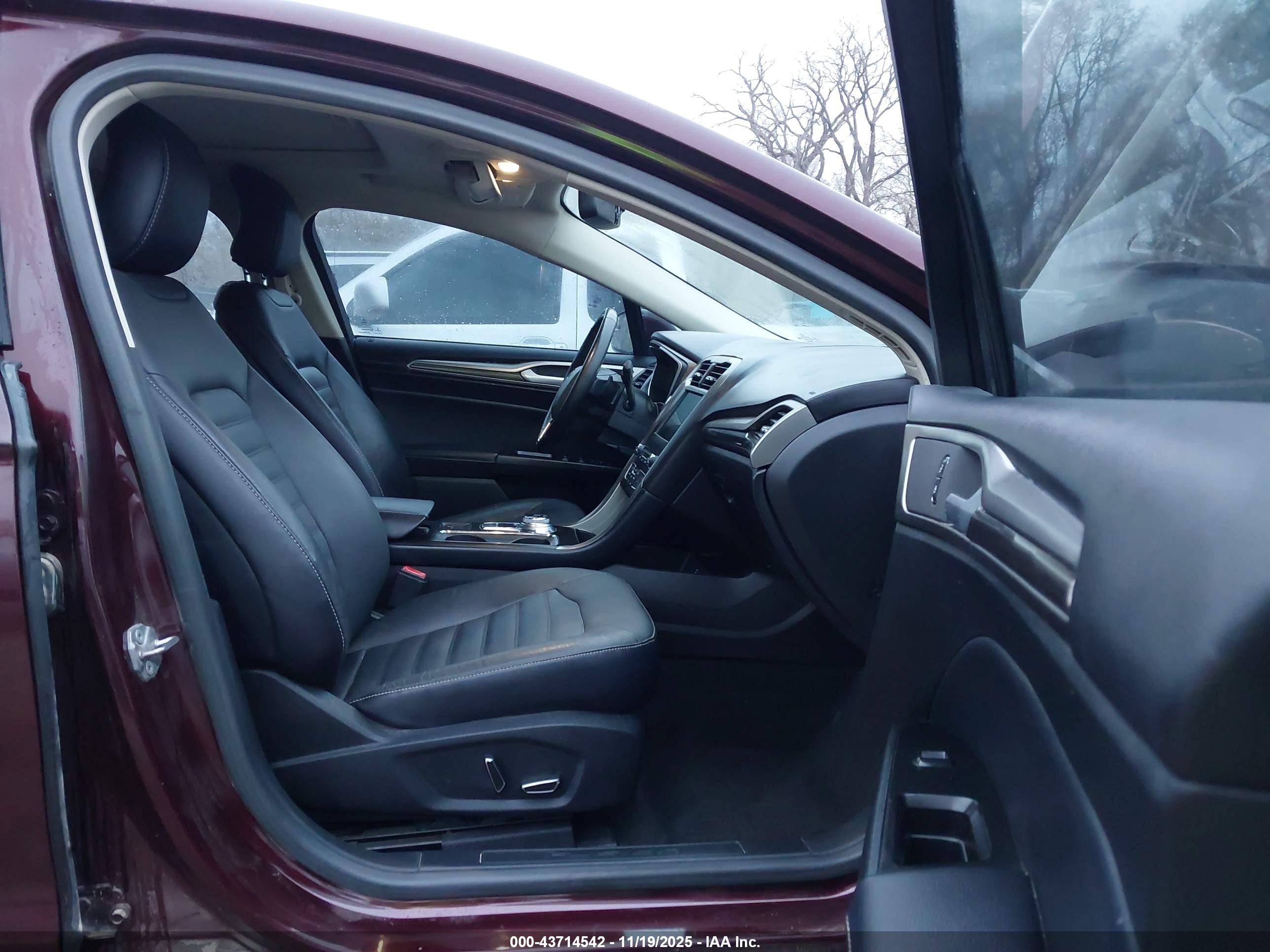 FORD FUSION image 5