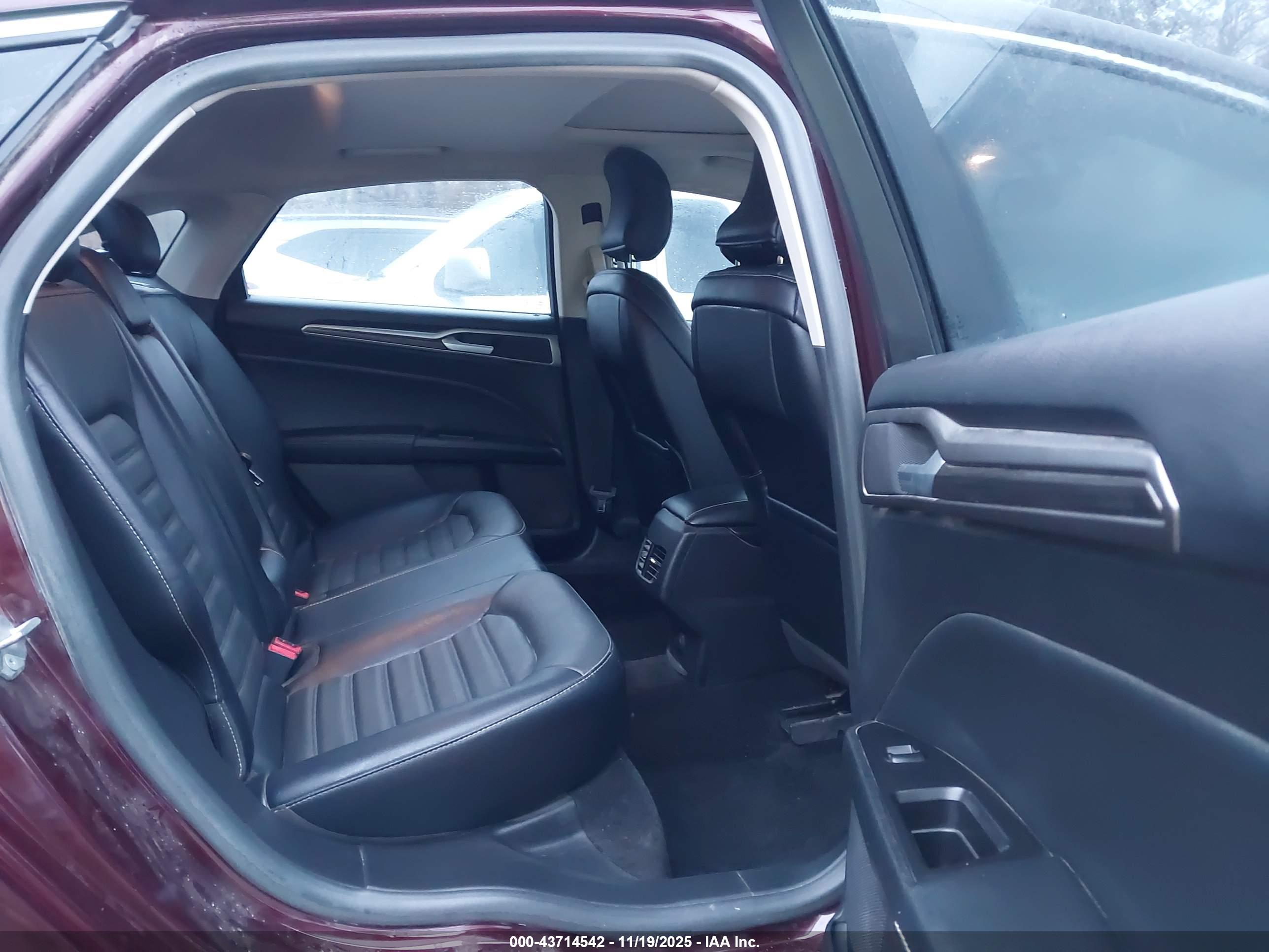 FORD FUSION image 8