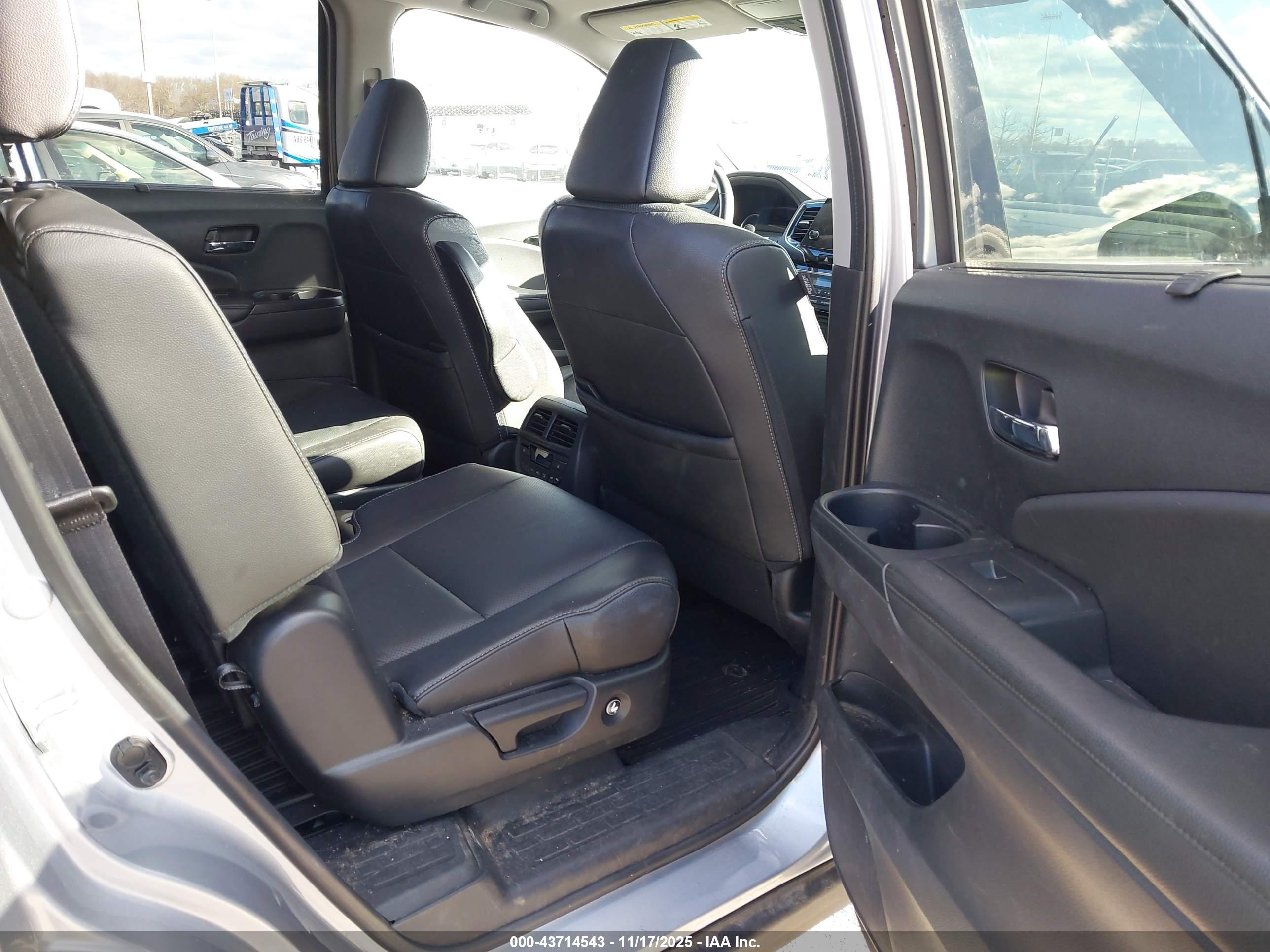 HONDA PILOT image 8