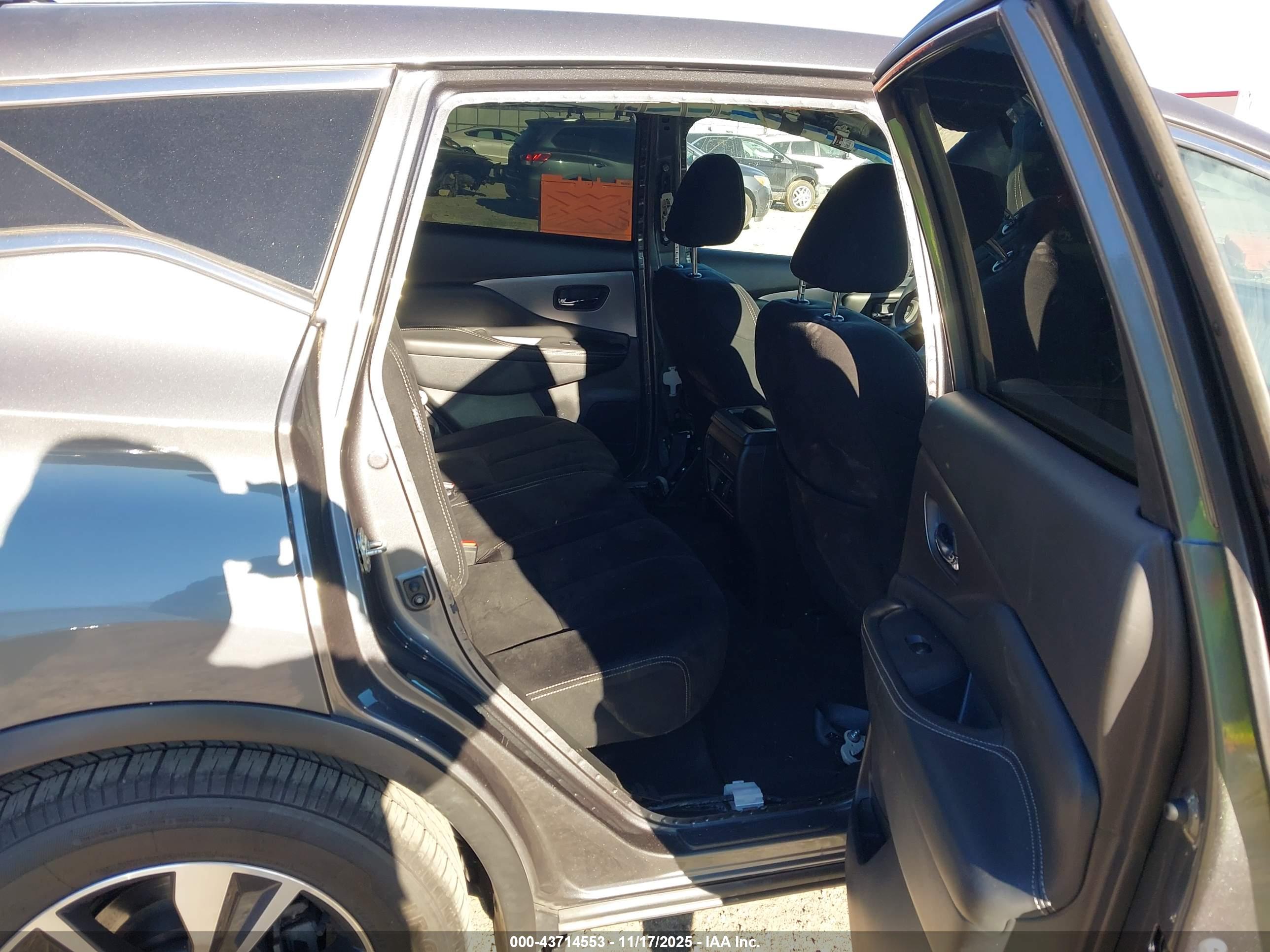 NISSAN MURANO image 8