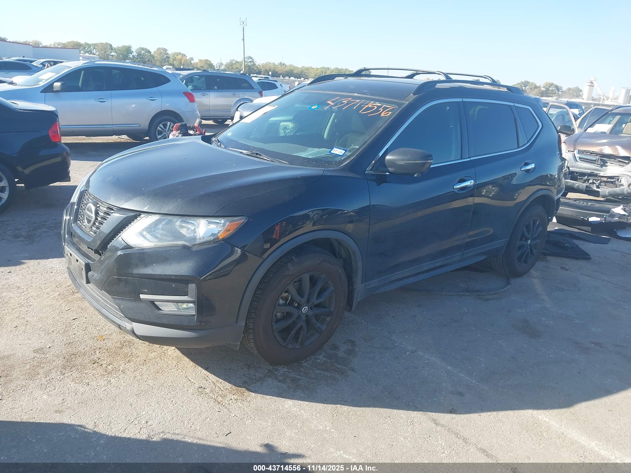 NISSAN ROGUE image 2