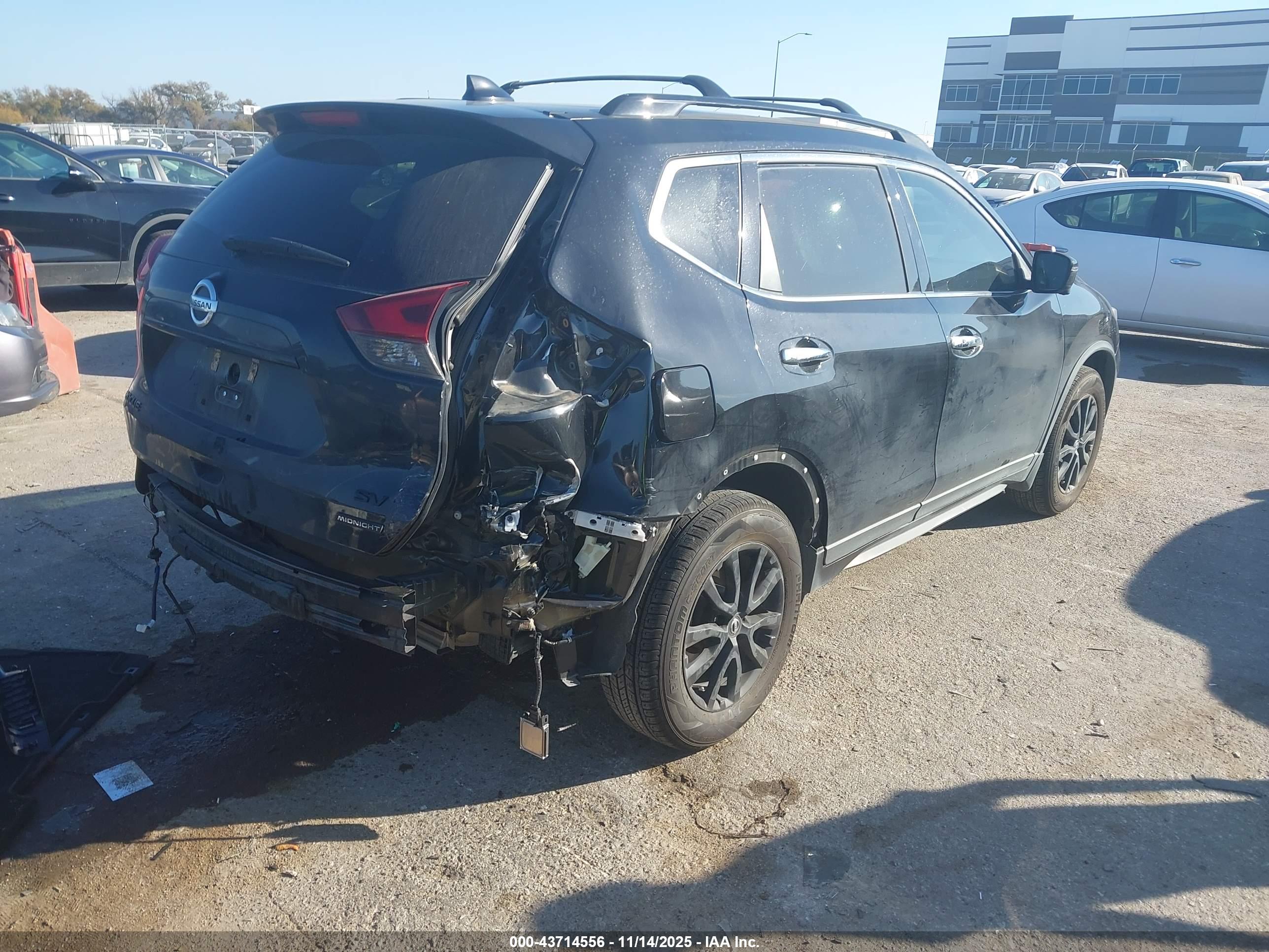 NISSAN ROGUE image 4