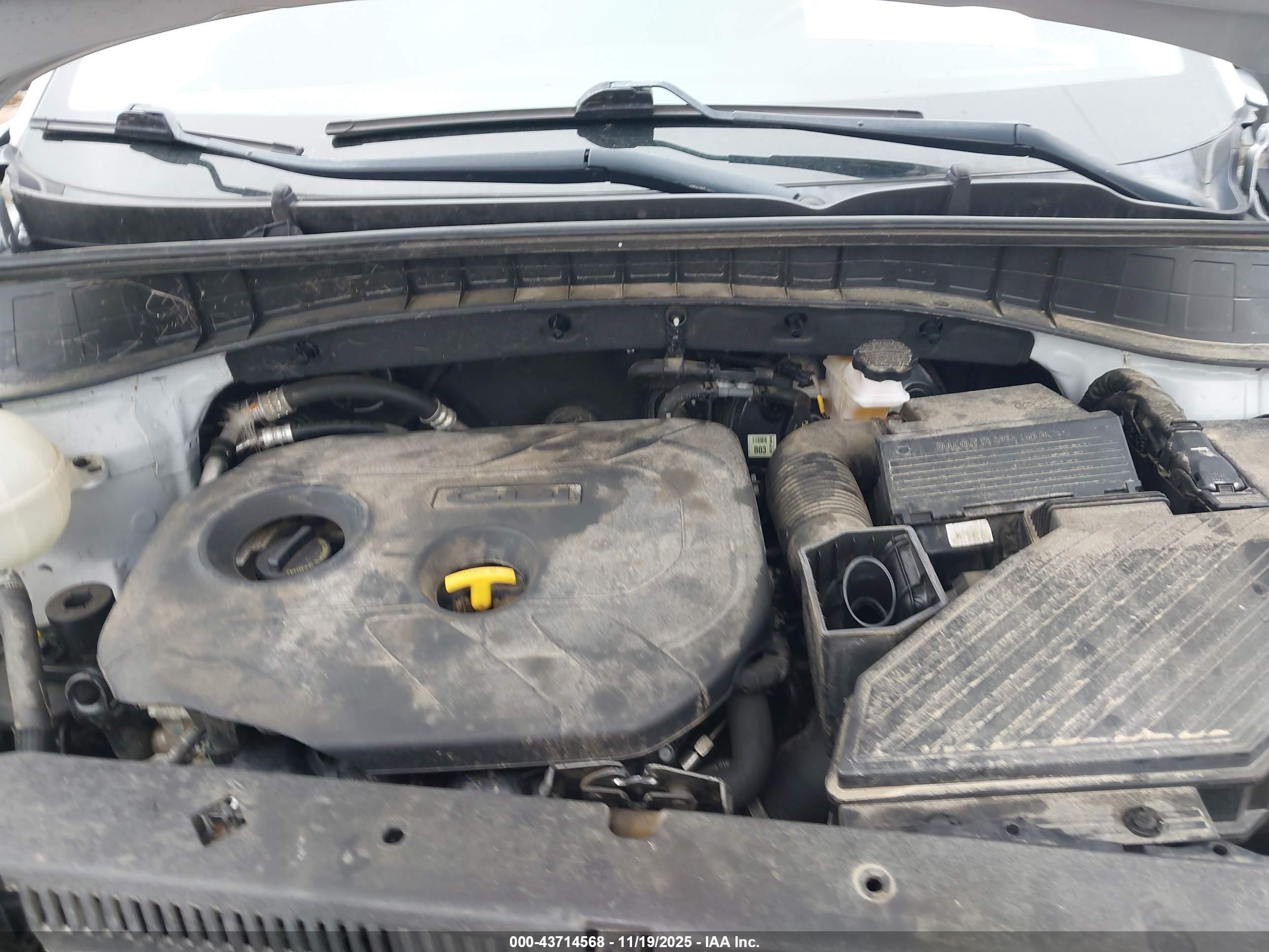 HYUNDAI TUCSON image 10