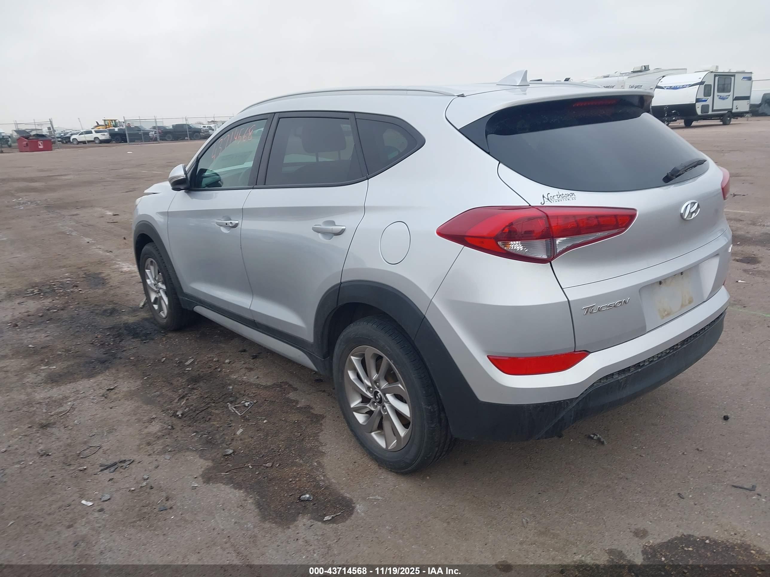 HYUNDAI TUCSON image 3