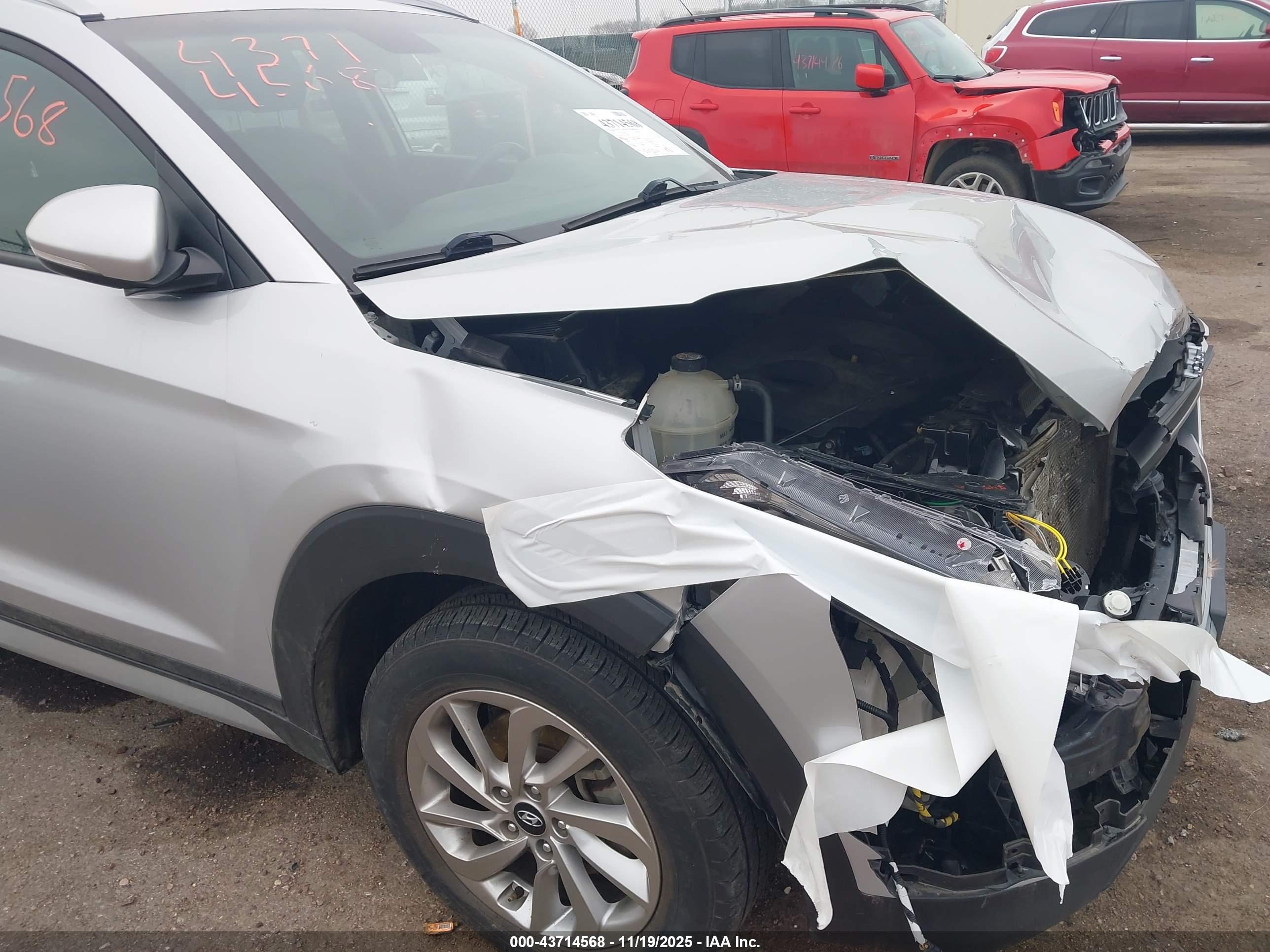 HYUNDAI TUCSON image 6