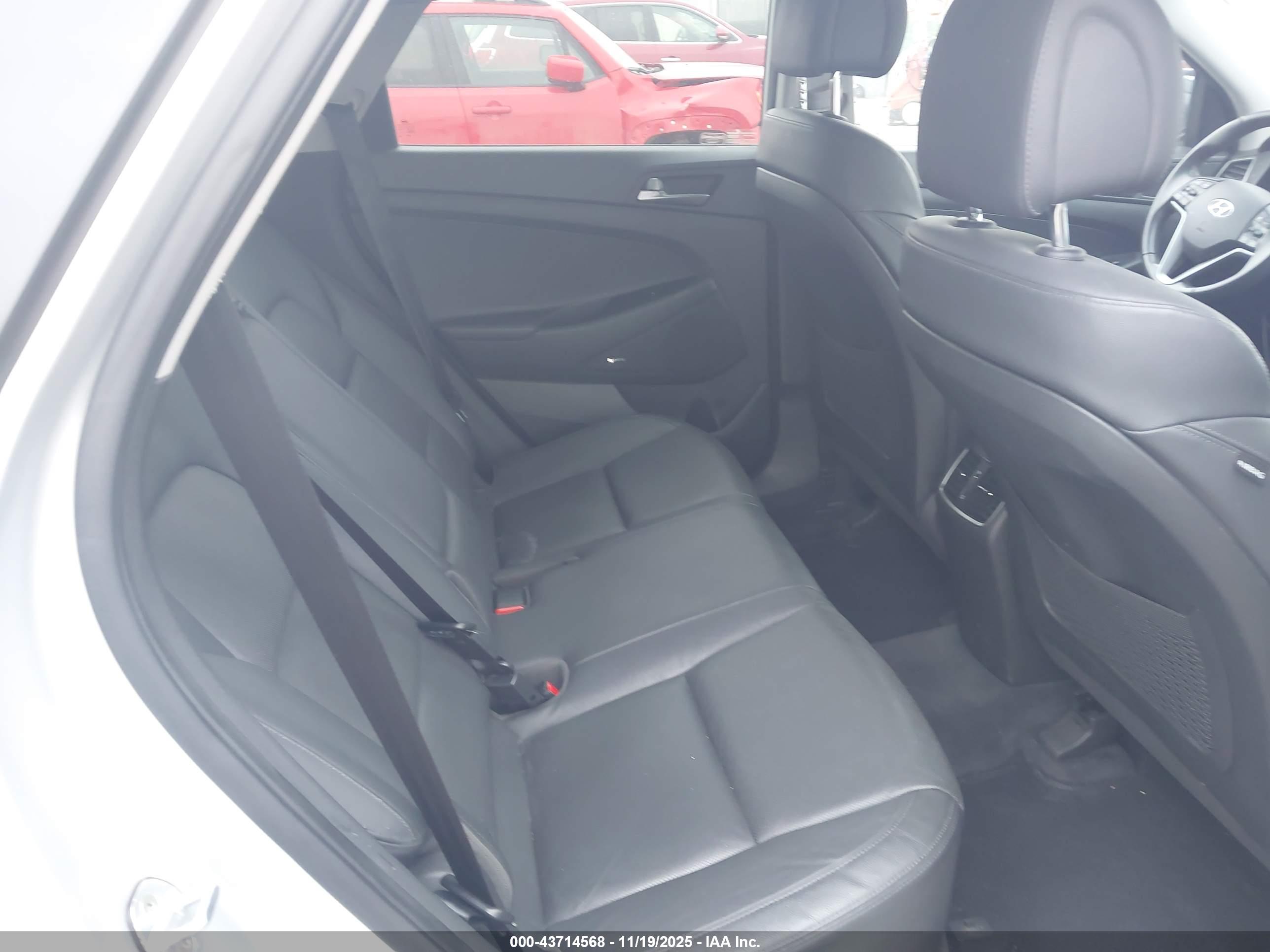 HYUNDAI TUCSON image 8