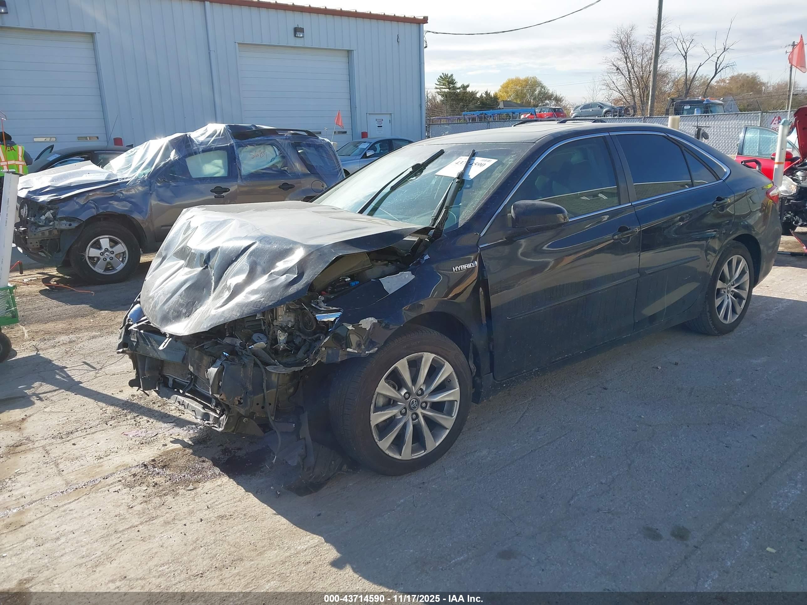 TOYOTA CAMRY image 2