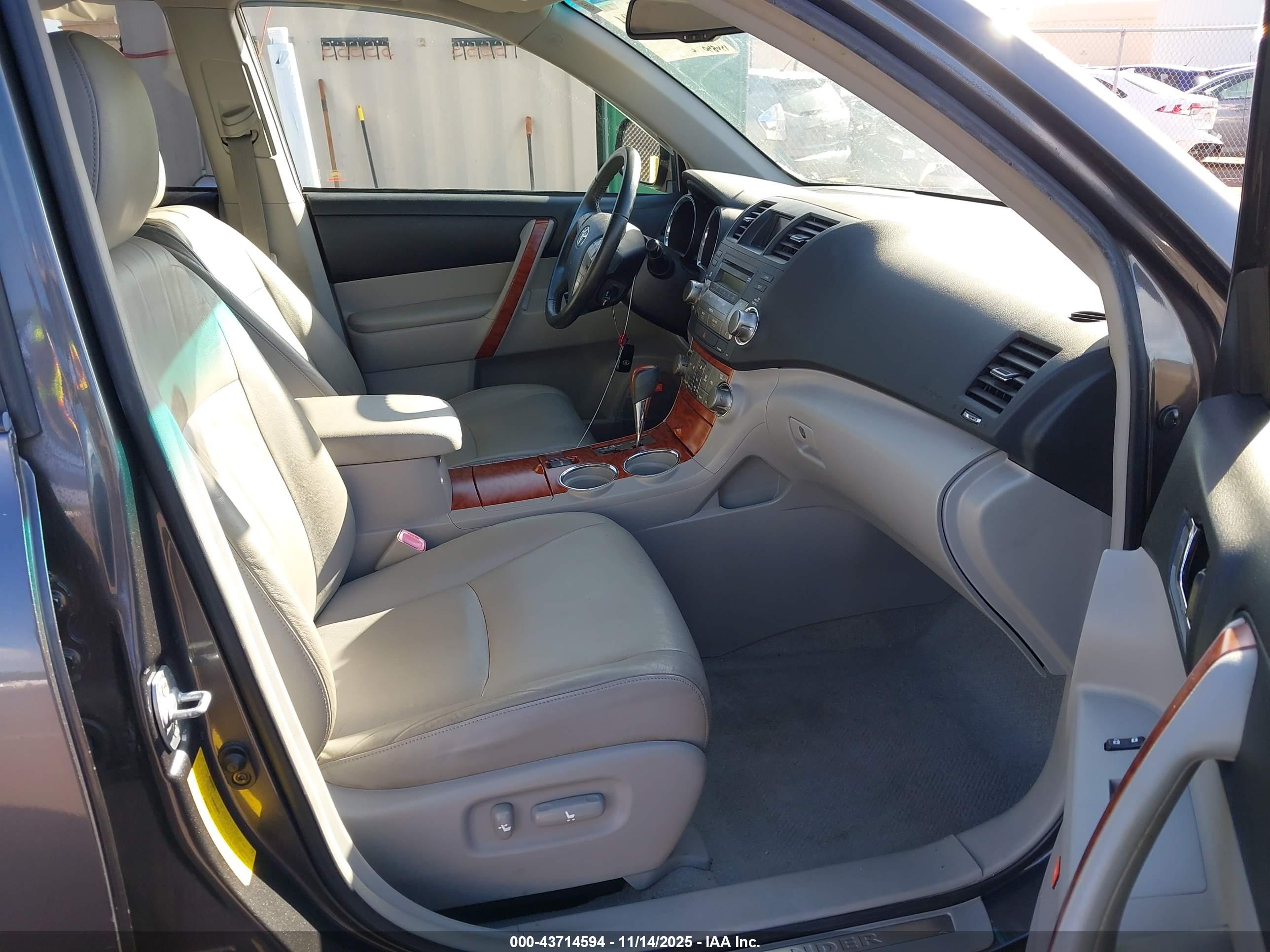 TOYOTA HIGHLANDER image 5