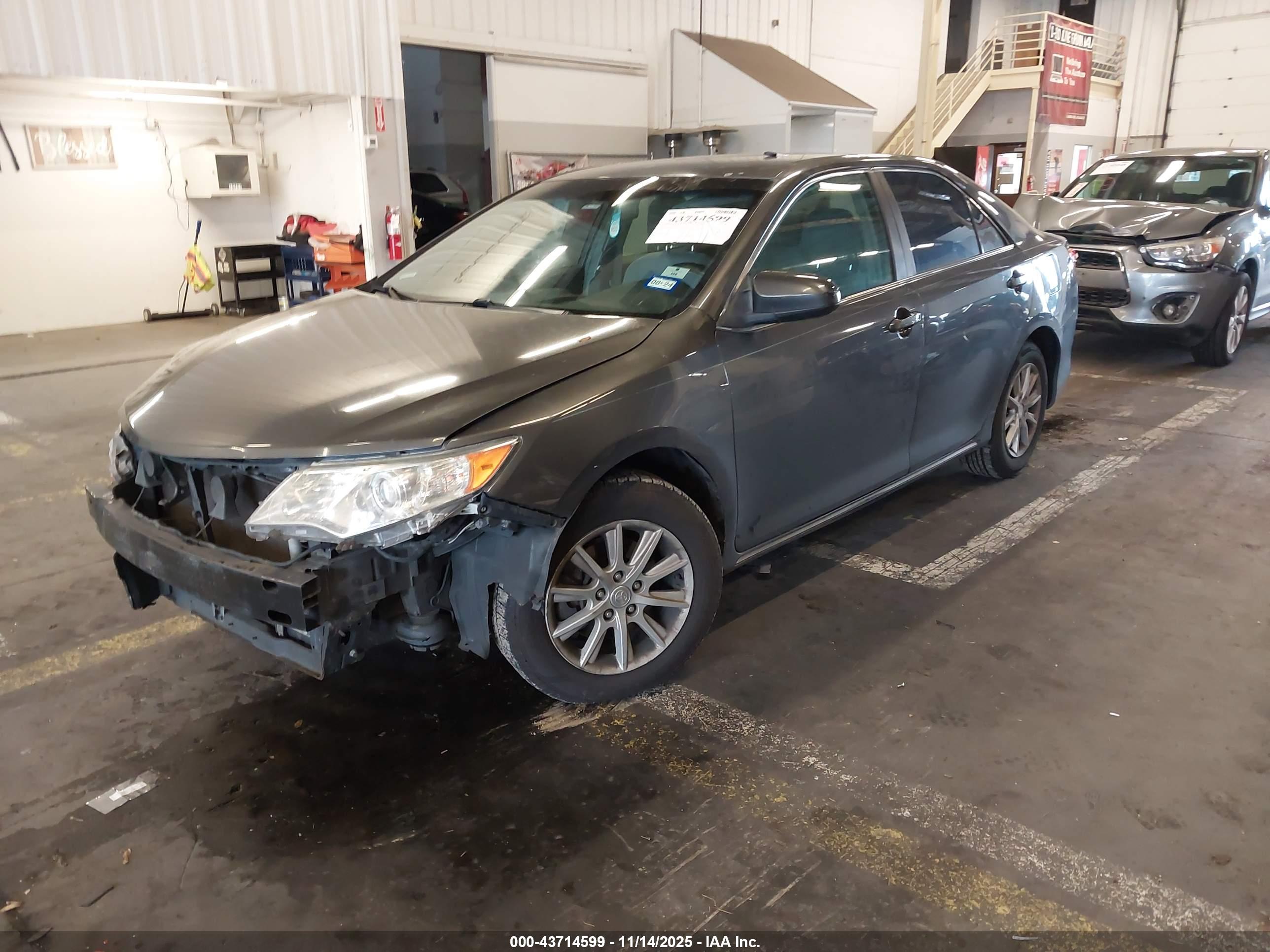 TOYOTA CAMRY image 2