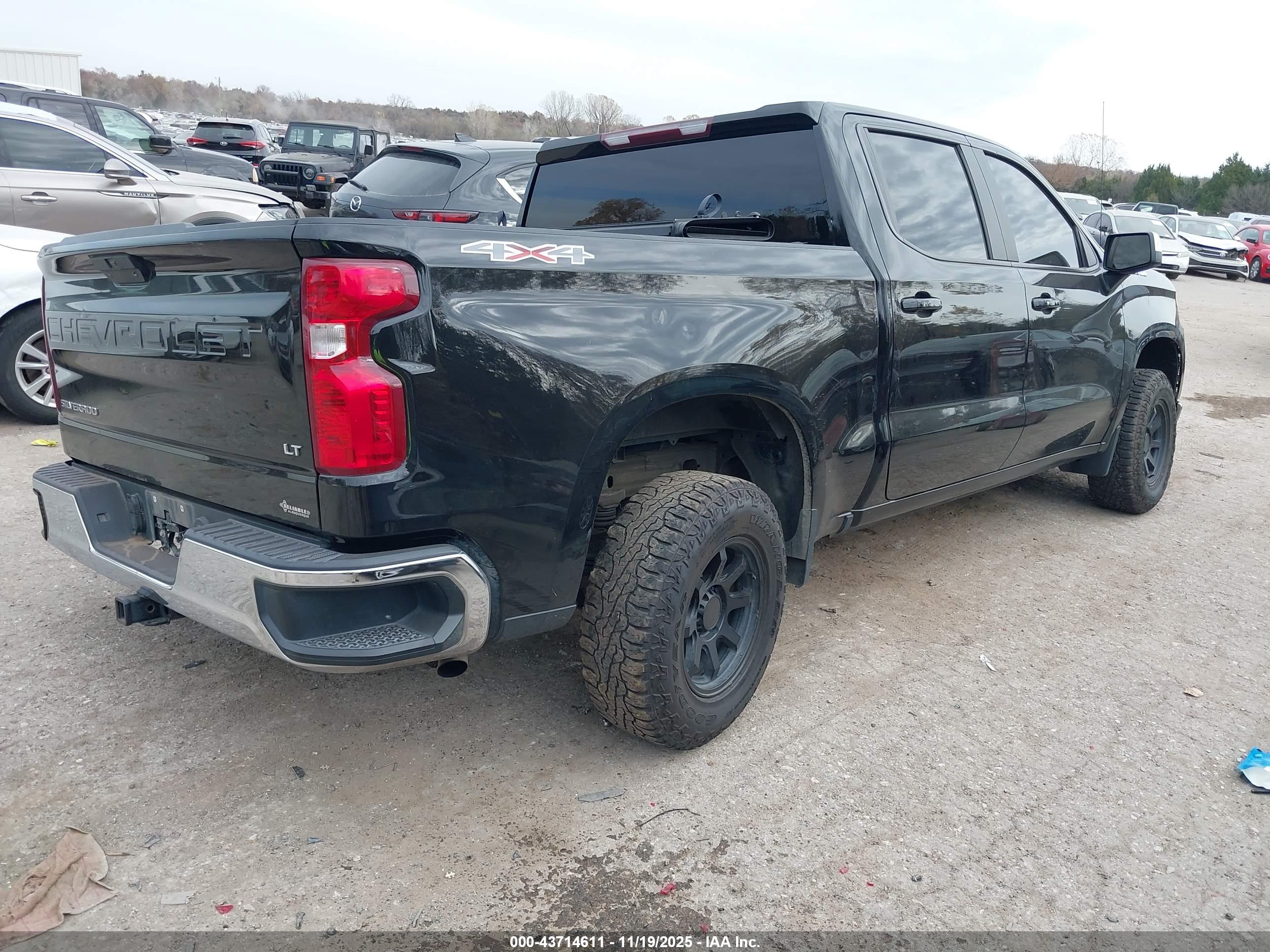 CHEVROLET SILVERADO image 4