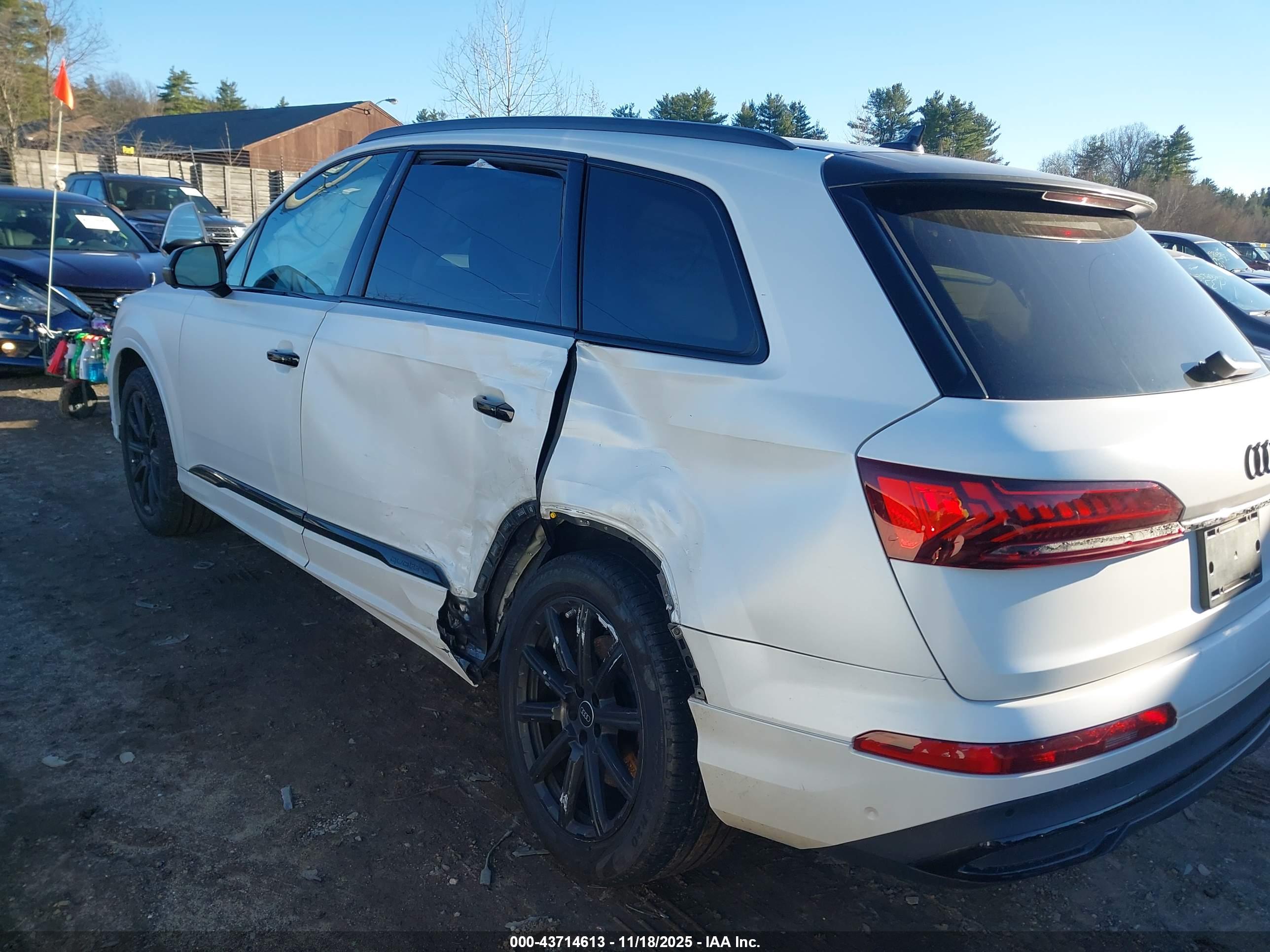 AUDI Q7 image 6