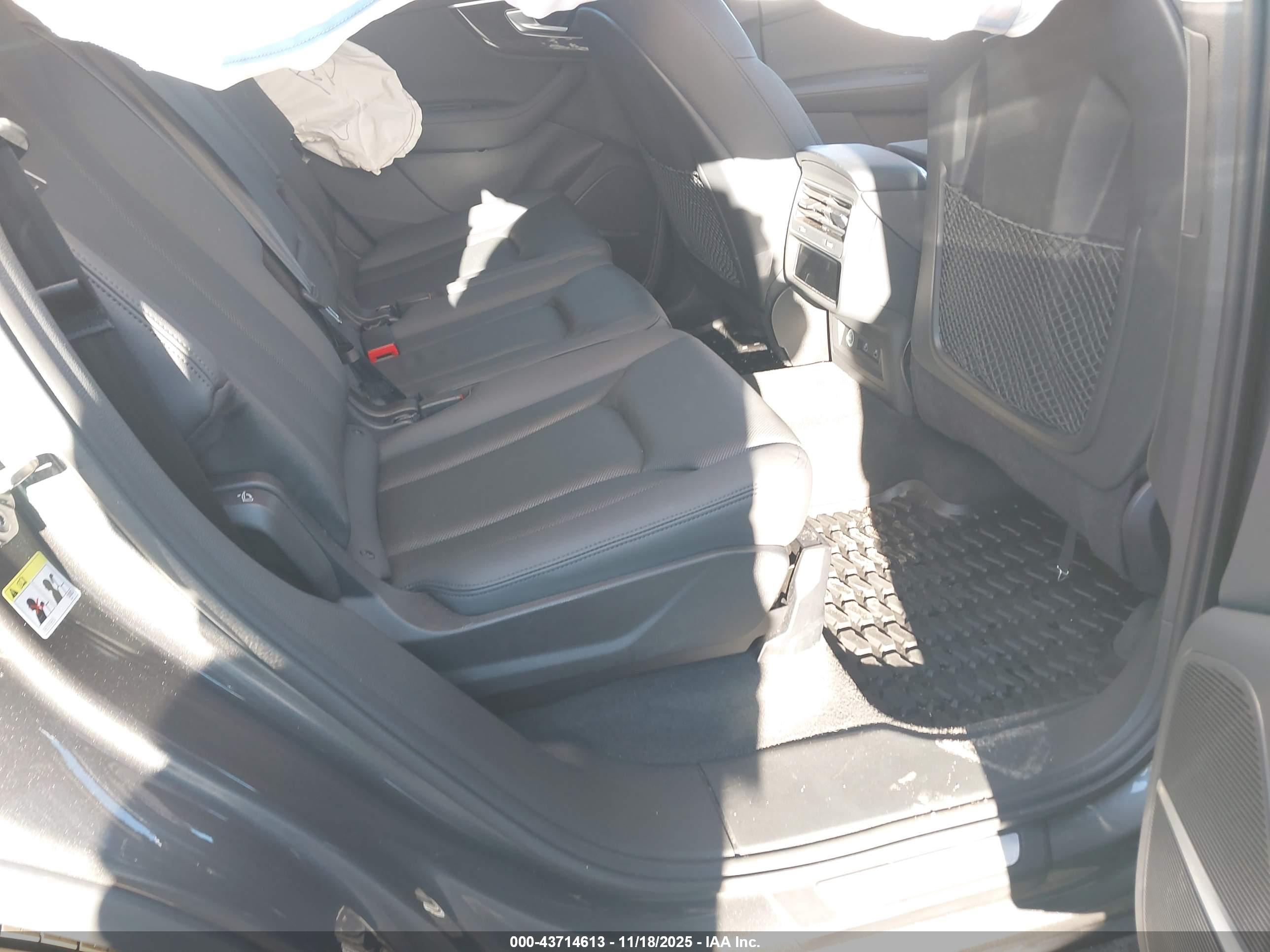 AUDI Q7 image 8