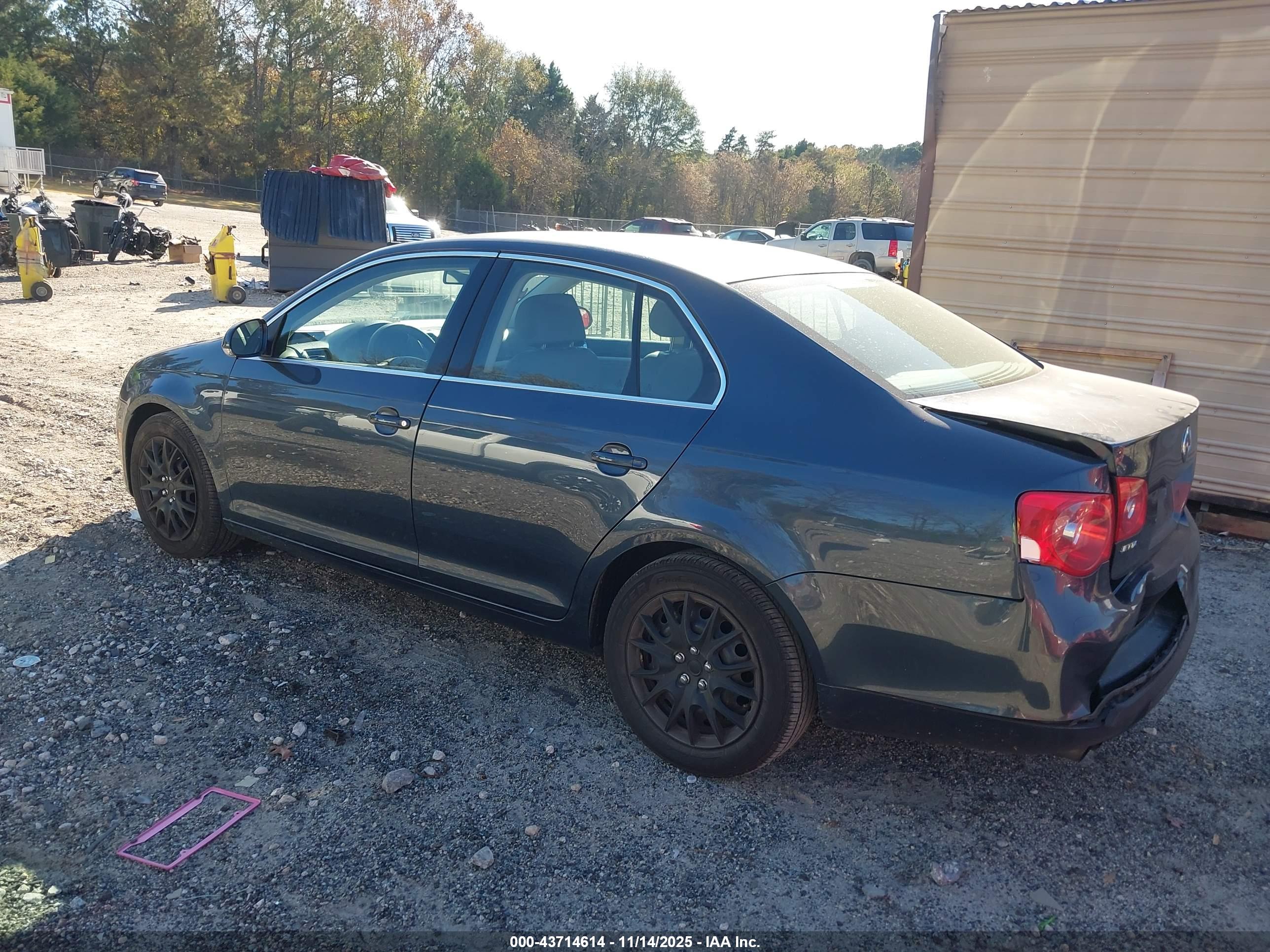 VOLKSWAGEN JETTA image 3