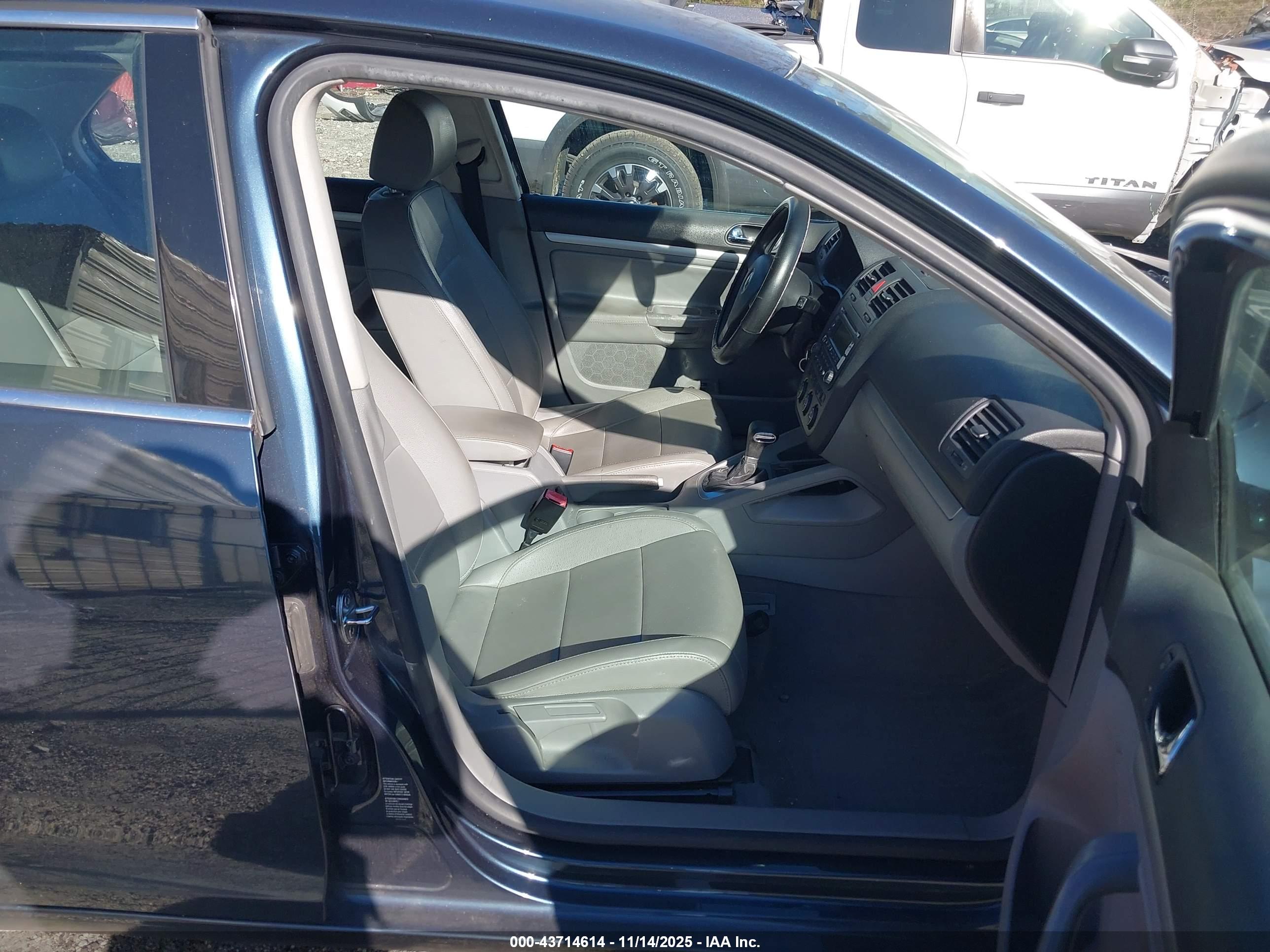 VOLKSWAGEN JETTA image 5
