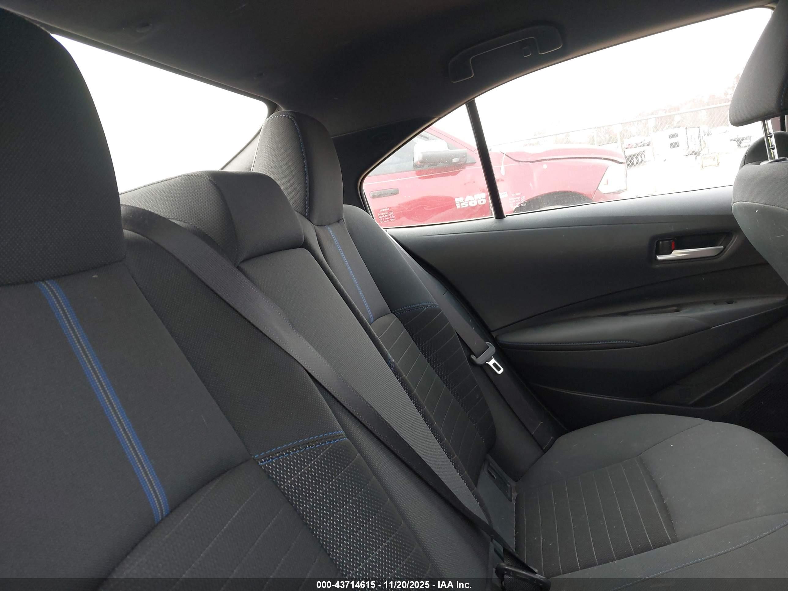 TOYOTA COROLLA image 8