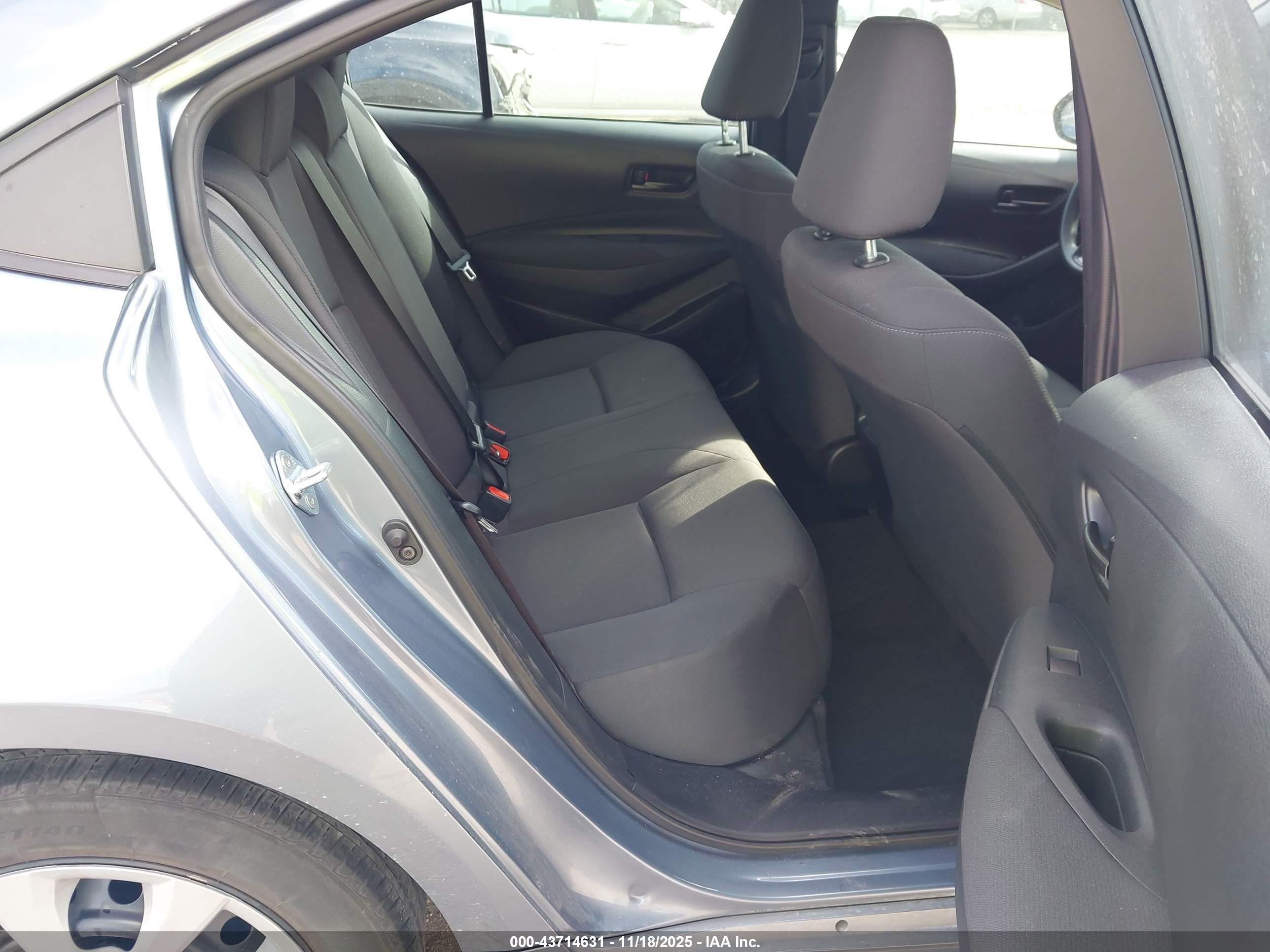 TOYOTA COROLLA image 8
