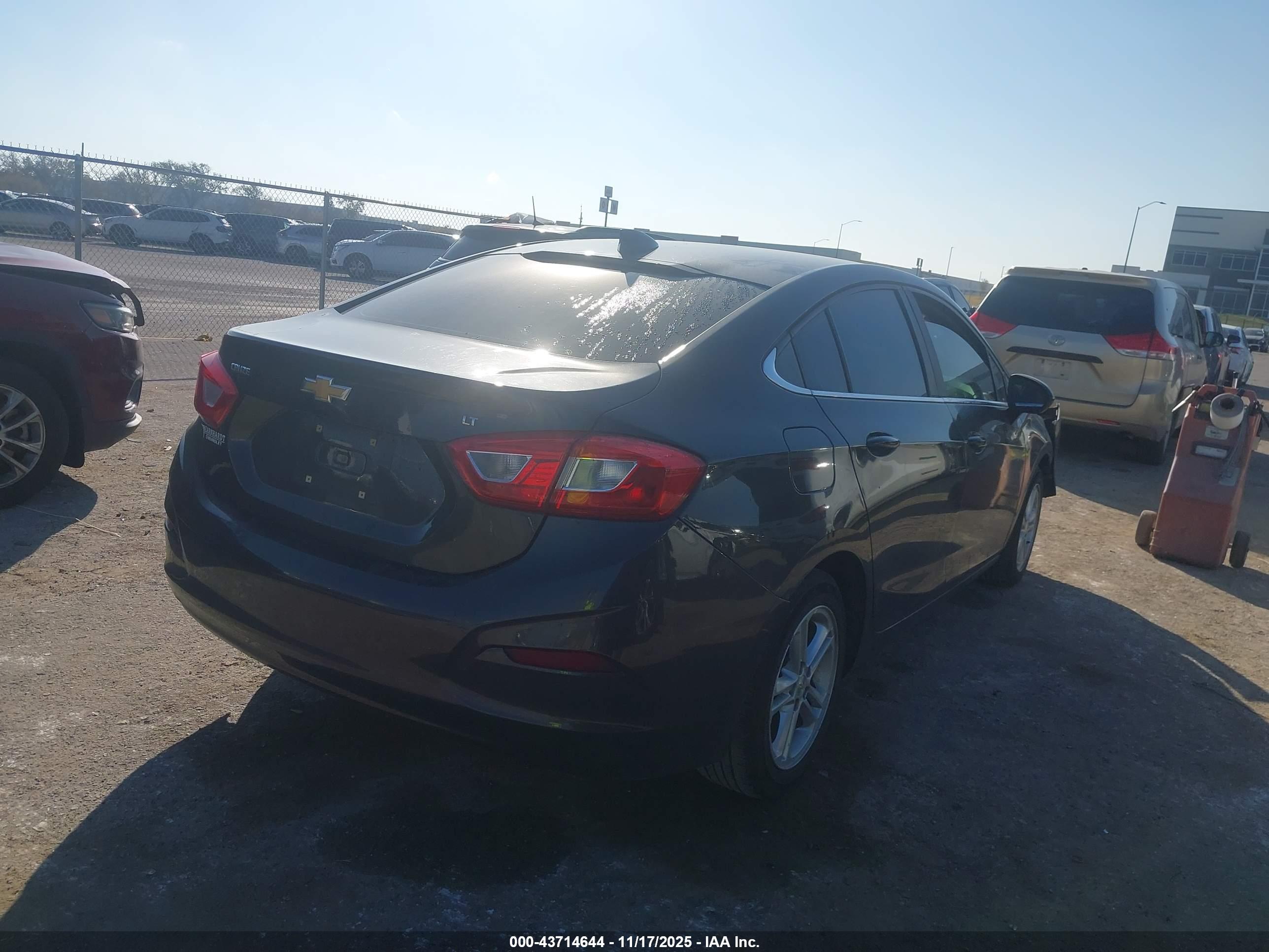 CHEVROLET CRUZE image 4