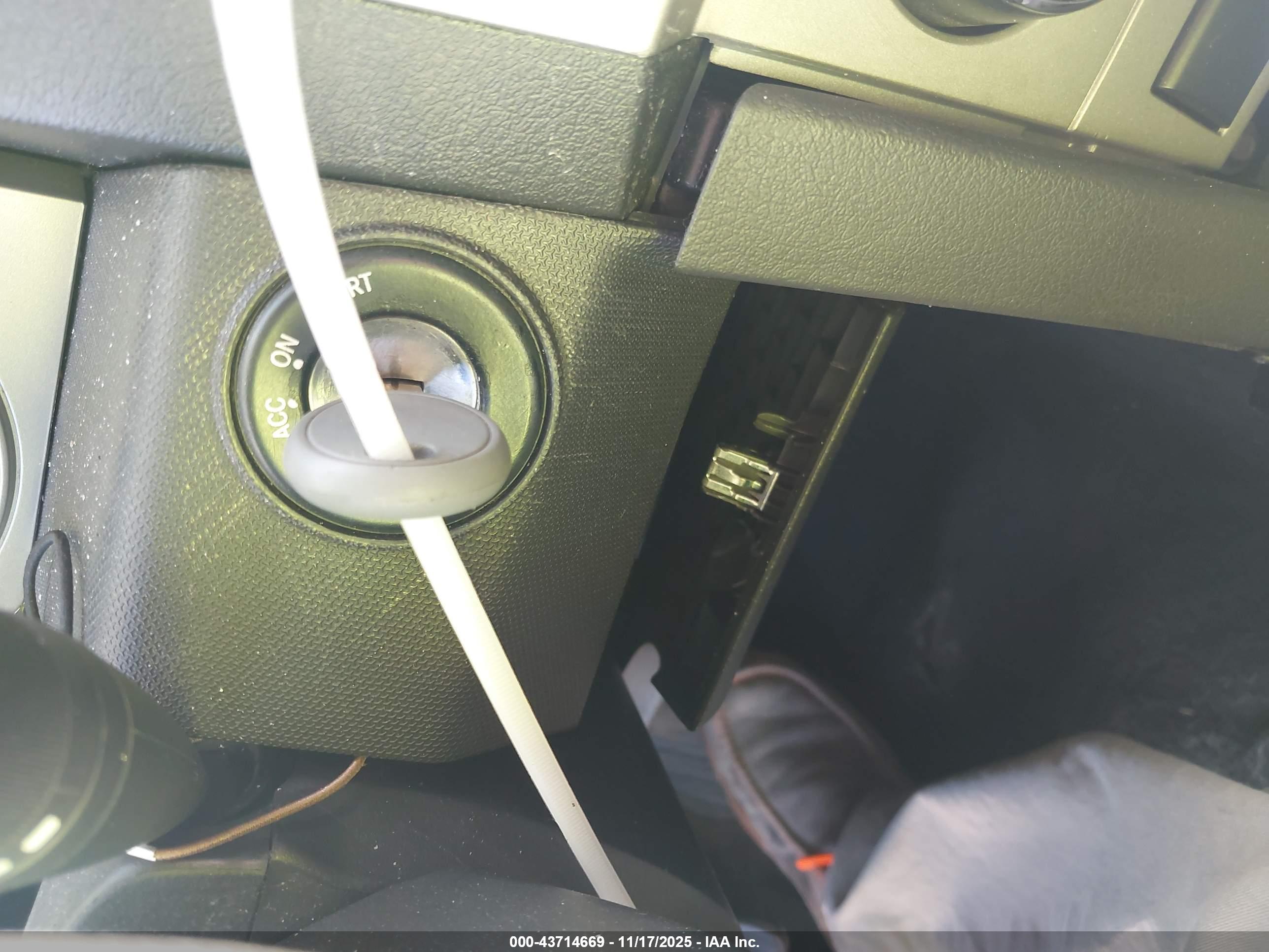 DODGE AVENGER image 11