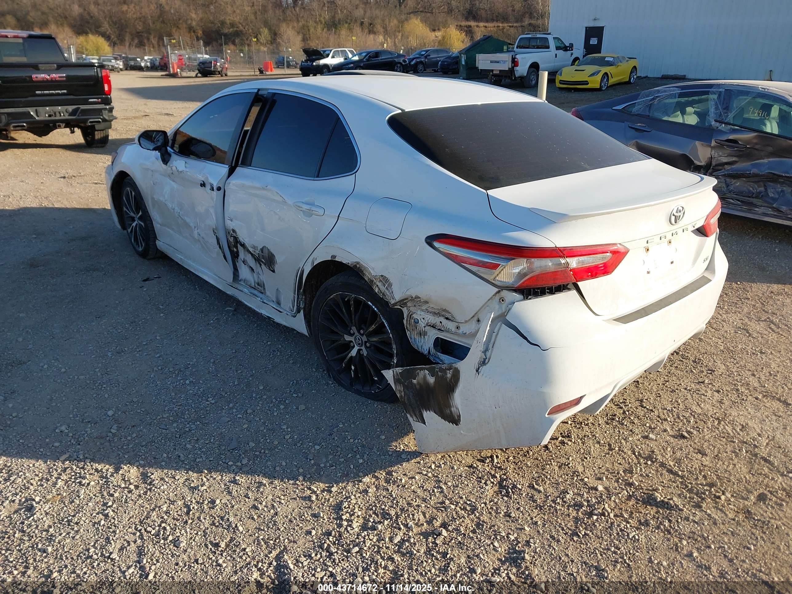 TOYOTA CAMRY image 3