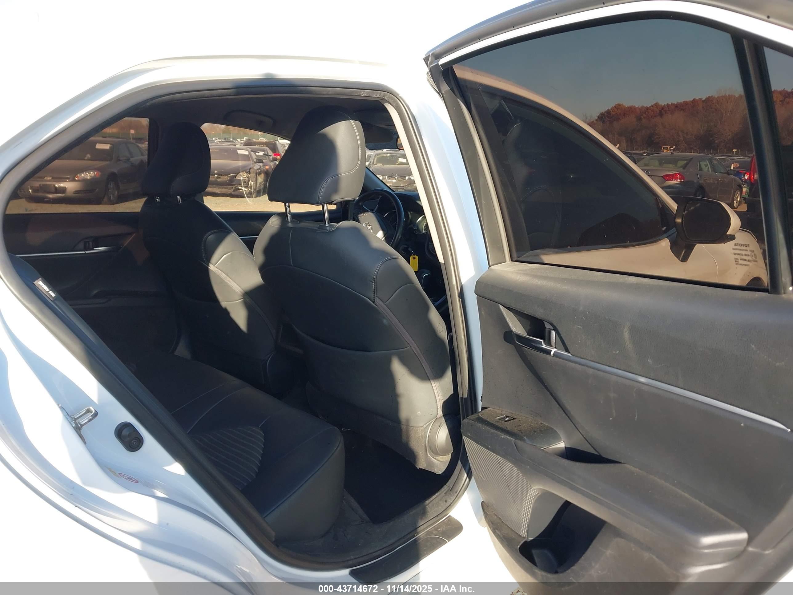 TOYOTA CAMRY image 8